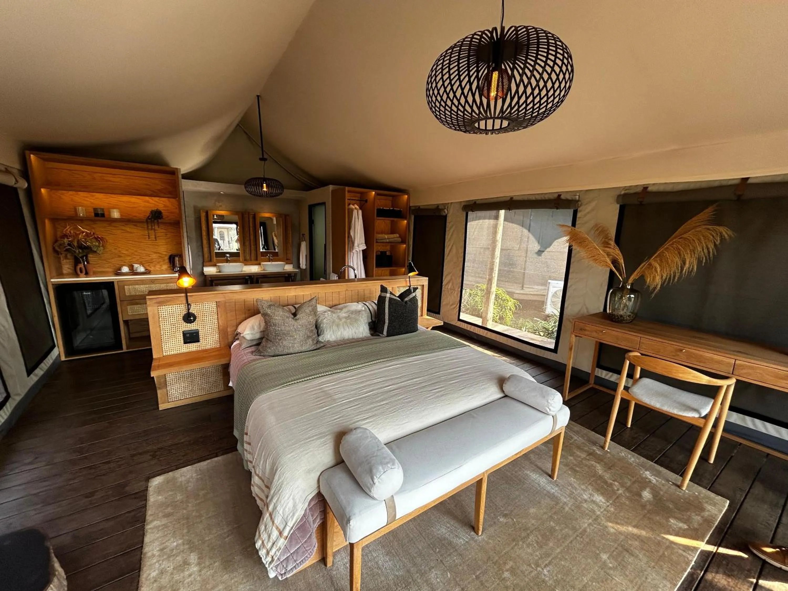 Bedroom, Bed in Addo Elephant Safari Lodge - Bellevue Forest Reserve