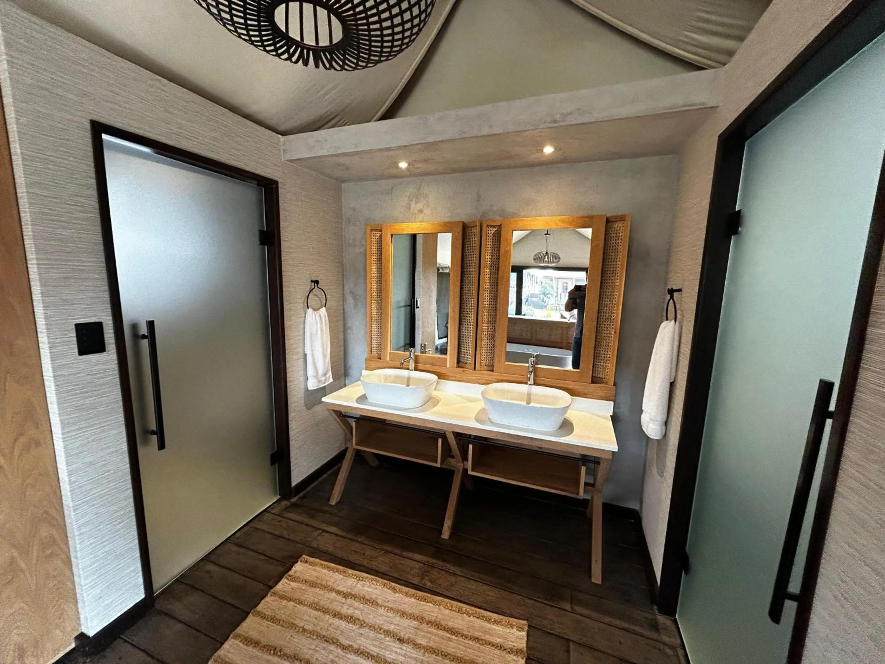 Bathroom in Addo Elephant Safari Lodge - Bellevue Forest Reserve