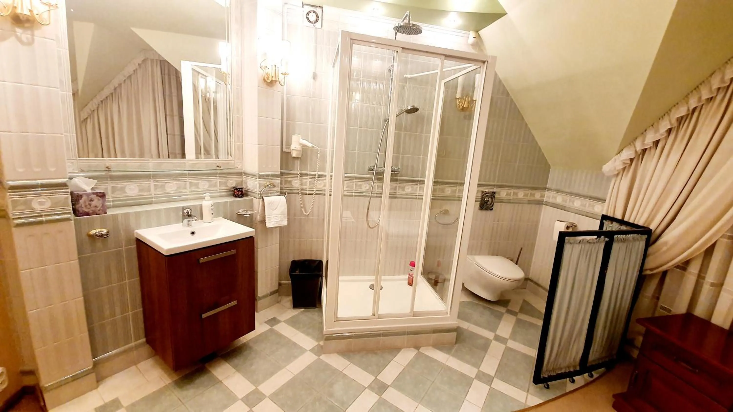 Bathroom in BTHouse, Pokoje Gościnne