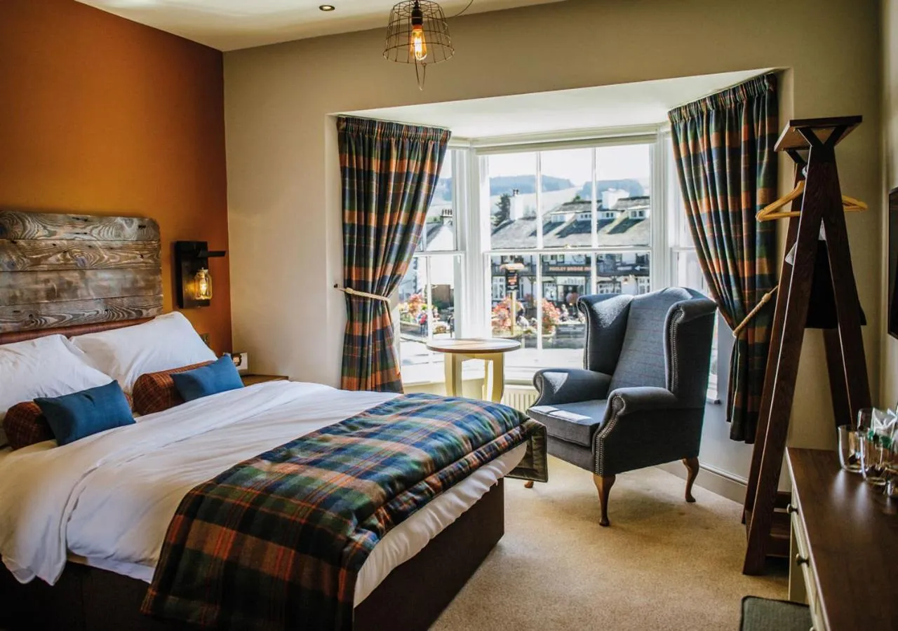 Bedroom, Bed in The Crown Inn Pooley Bridge