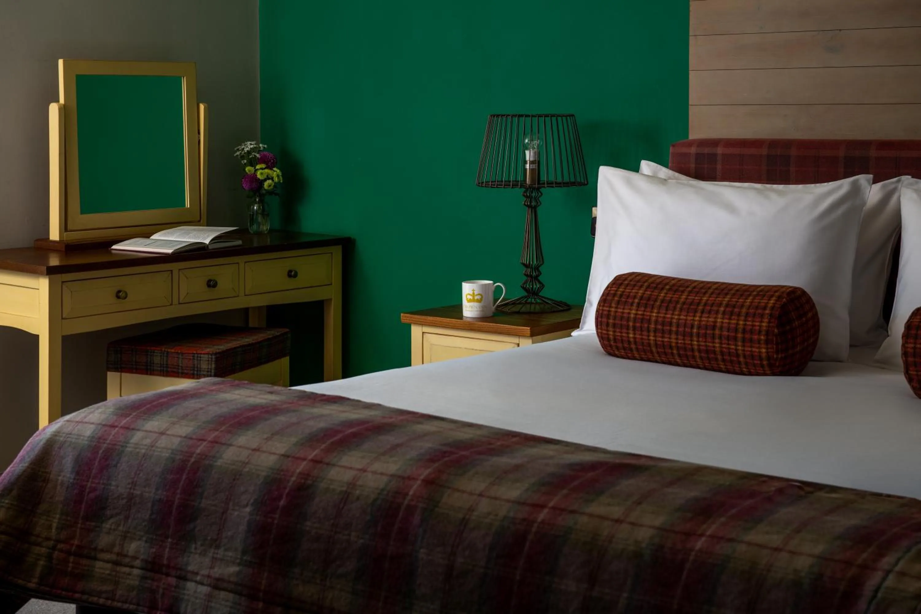 Bedroom, Bed in The Crown Inn Pooley Bridge