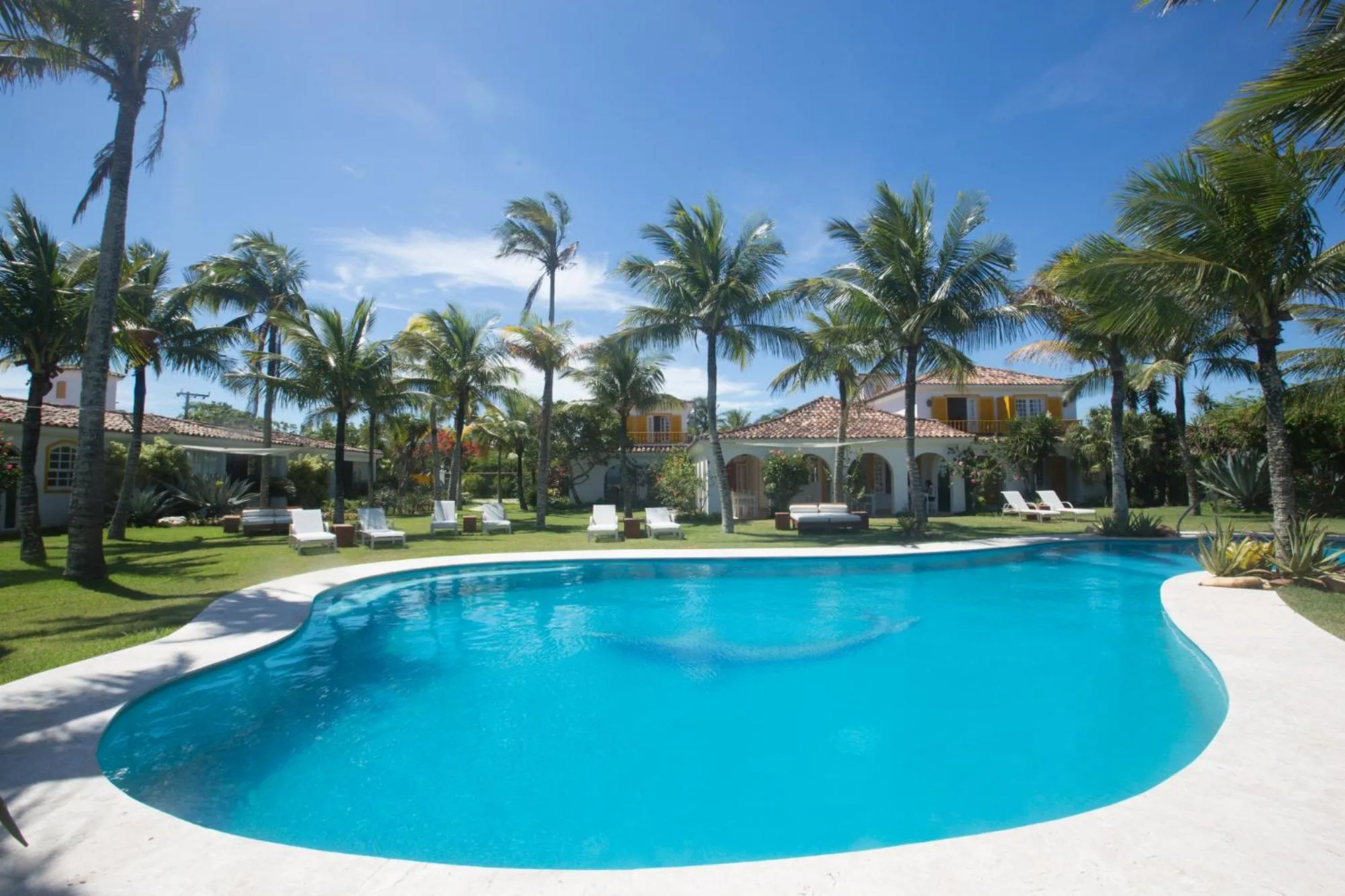 Swimming pool in Villa Raphael