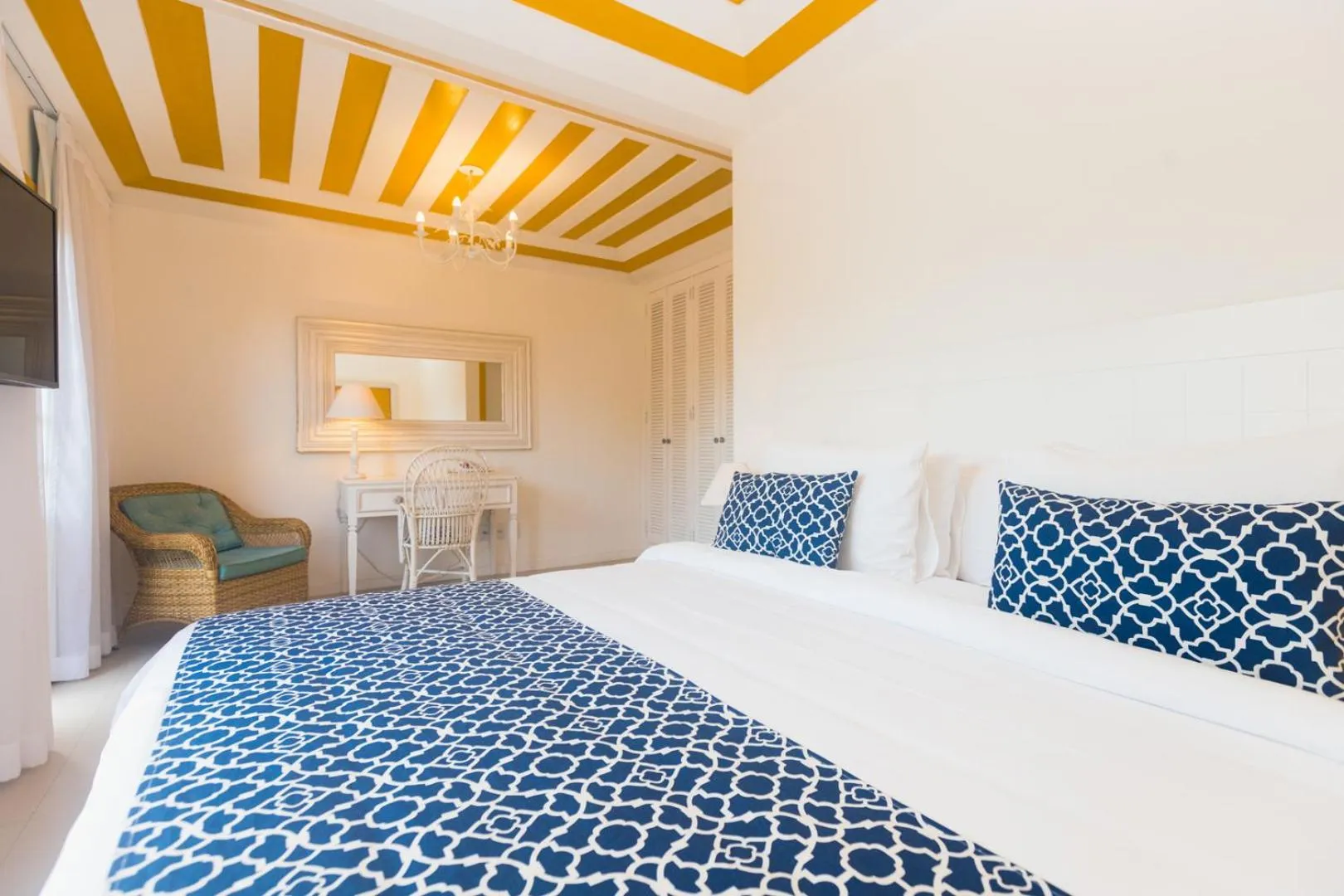 Bedroom, Bed in Villa Raphael