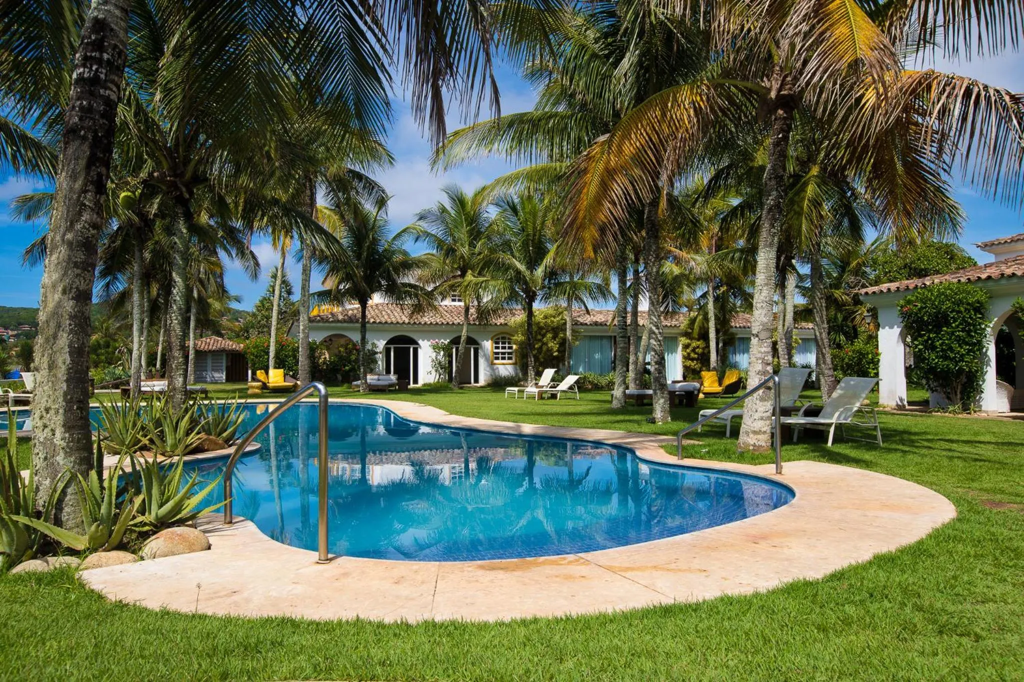 Swimming pool in Villa Raphael