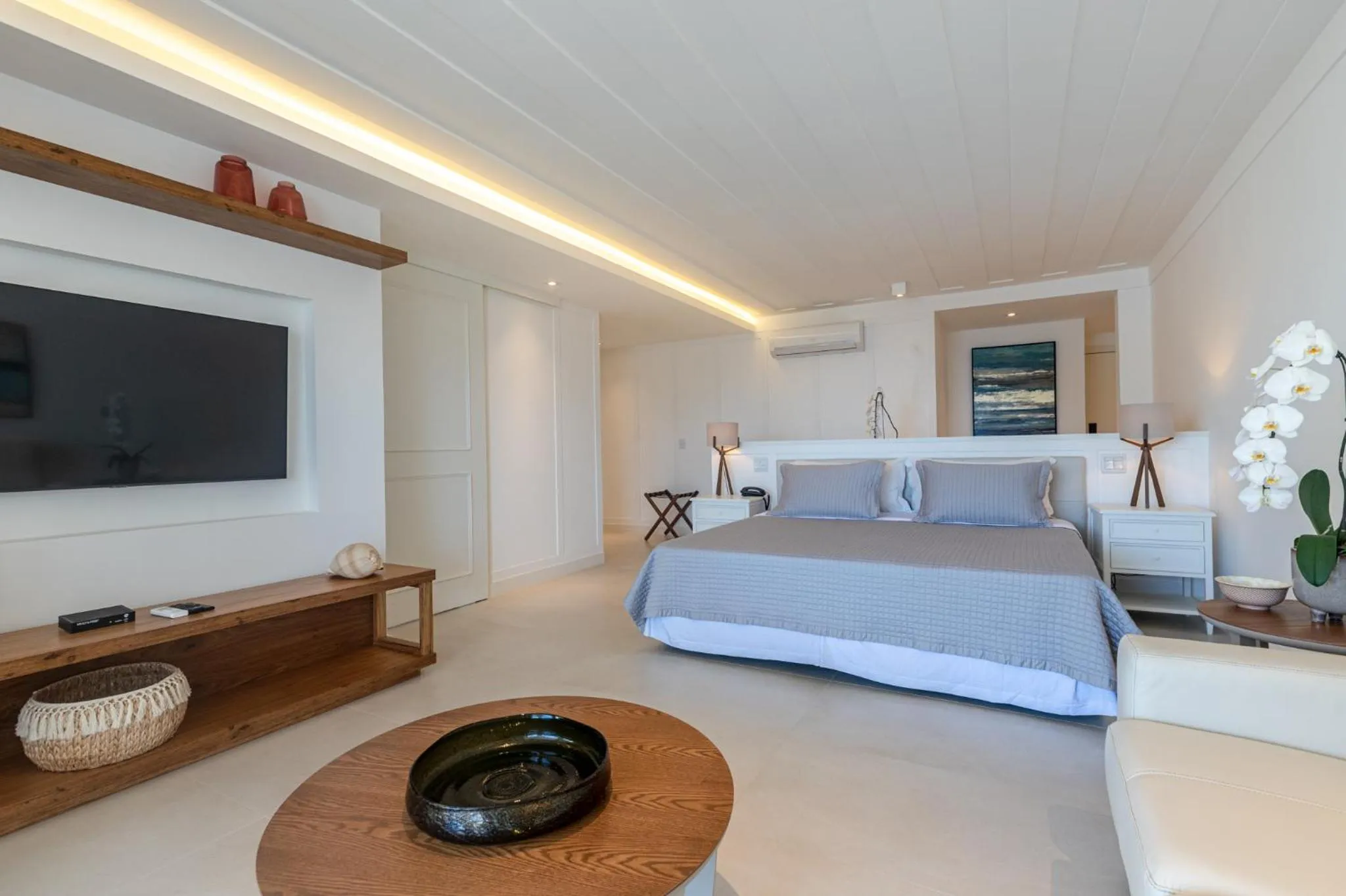 Photo of the whole room, Bed in Villa Raphael