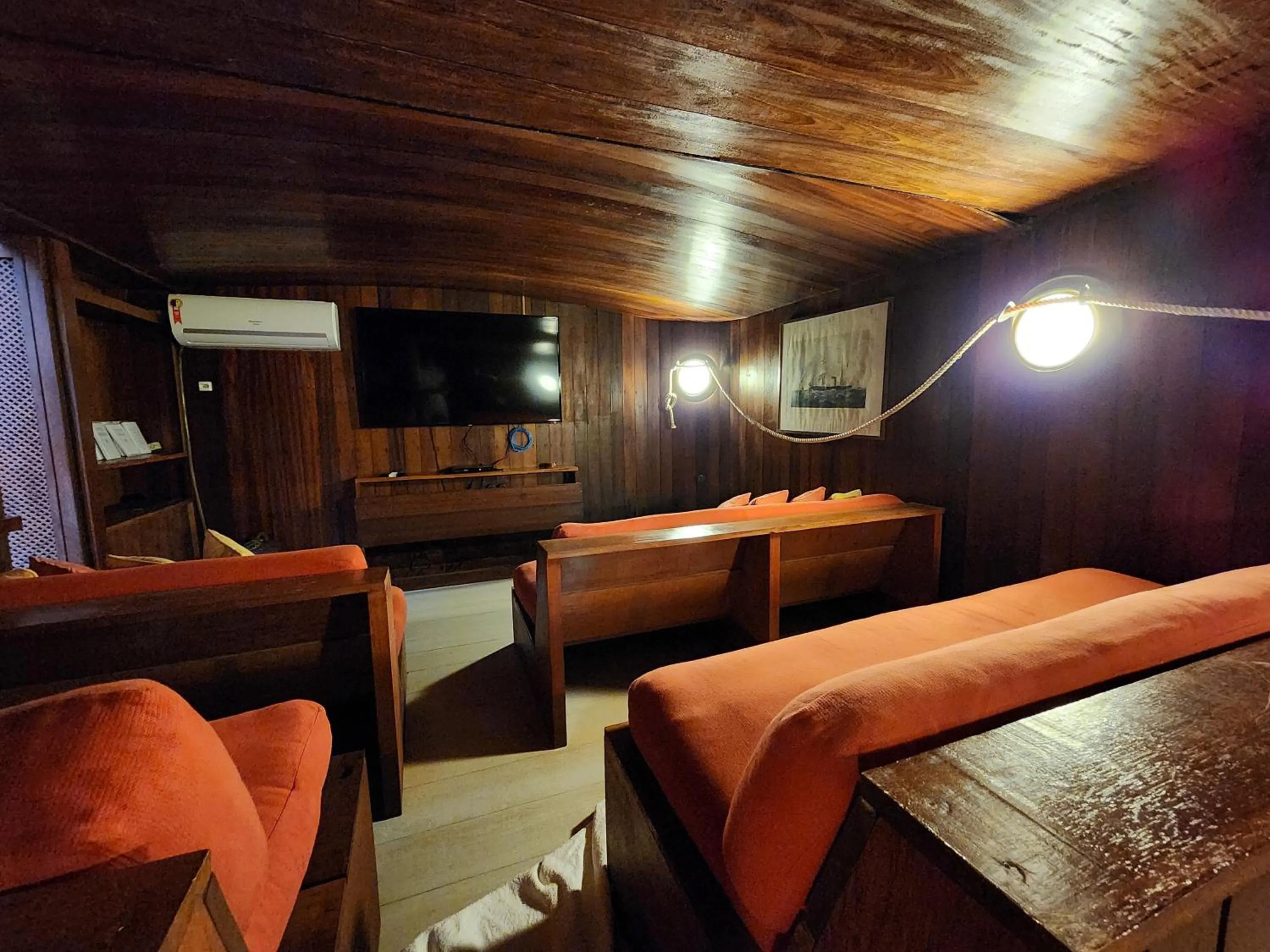 TV and multimedia in Villa Raphael