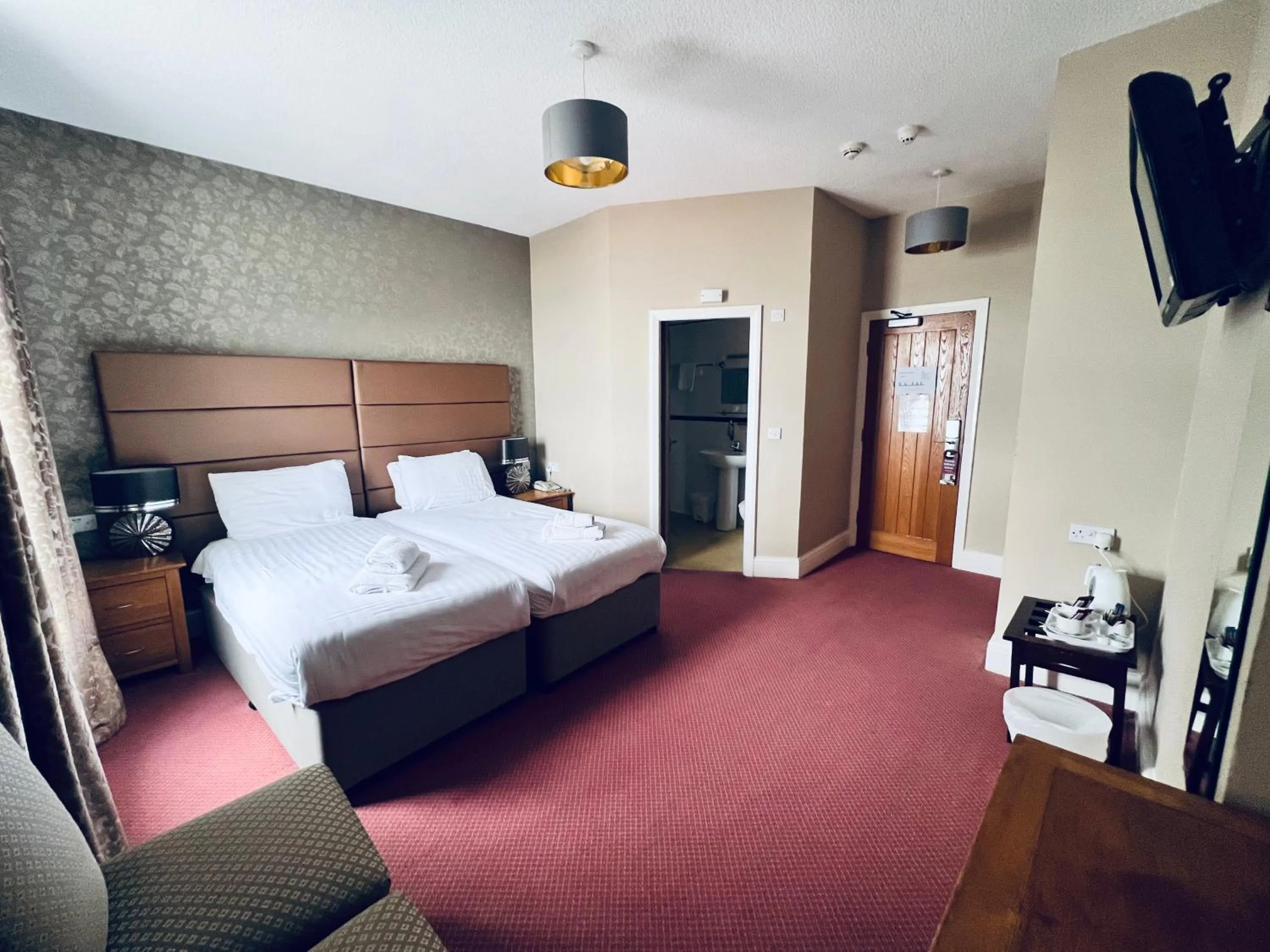 Shower, Bed in Merrion Hotel