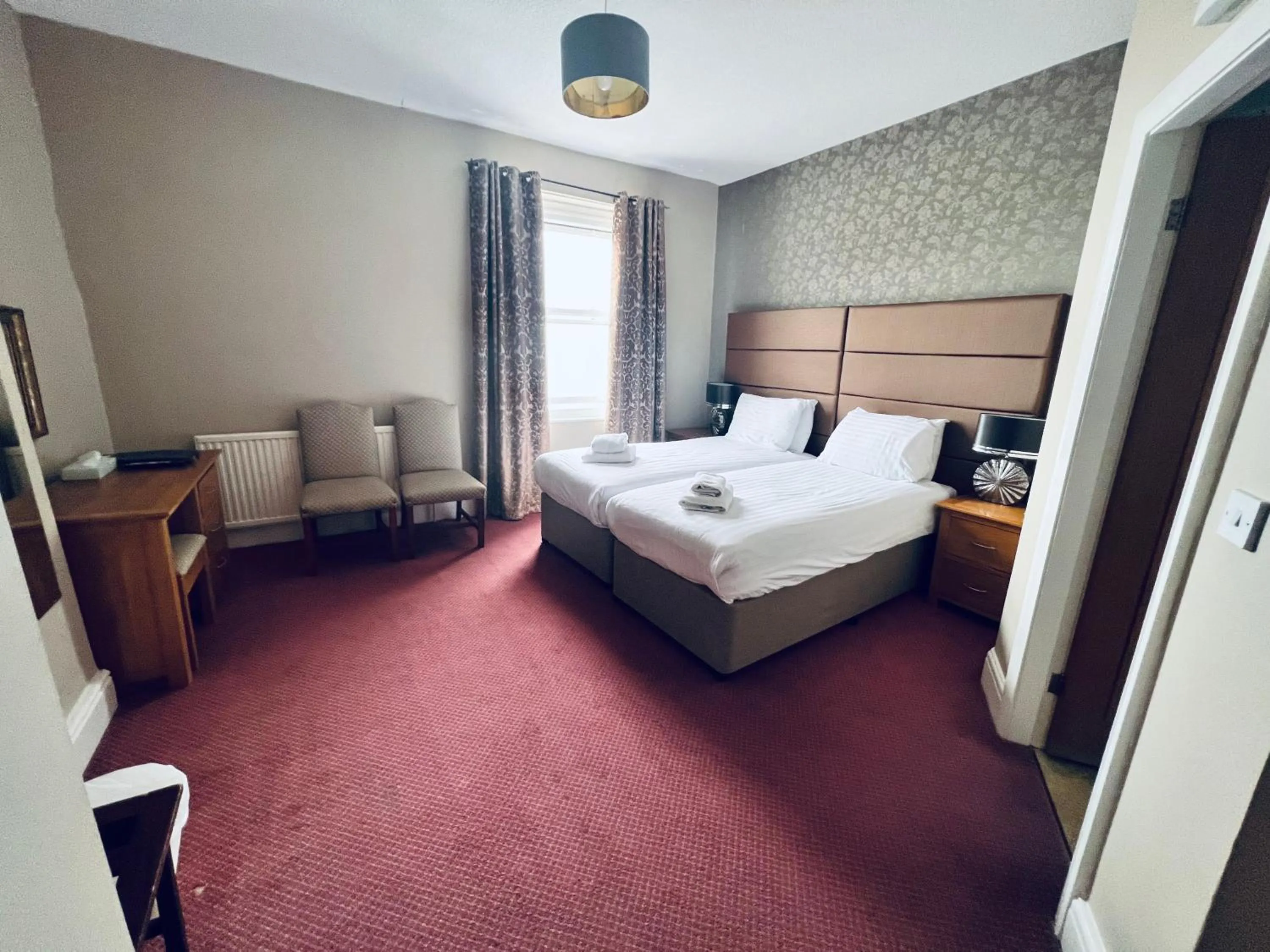 Shower, Bed in Merrion Hotel