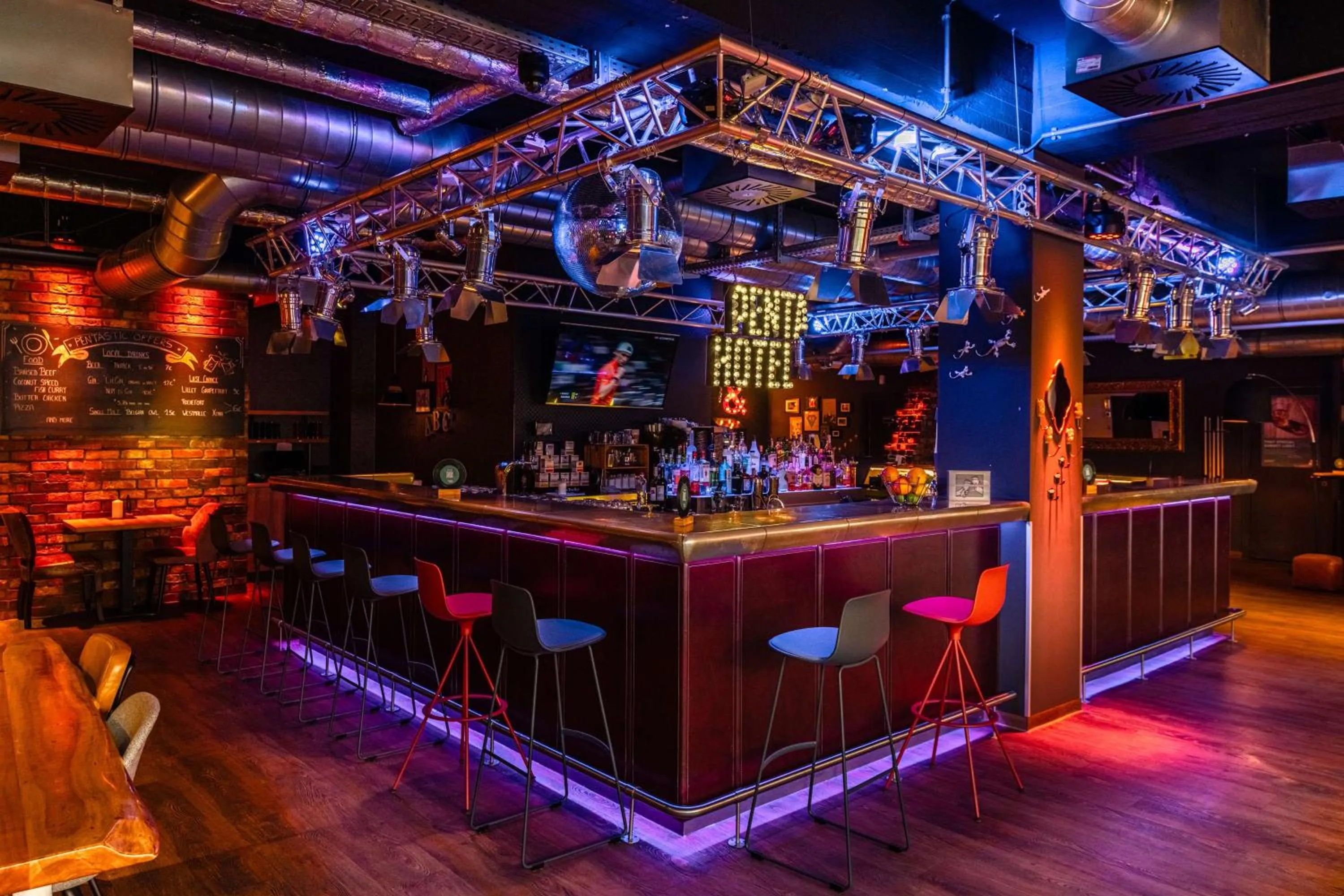 Lounge or bar in pentahotel Liège