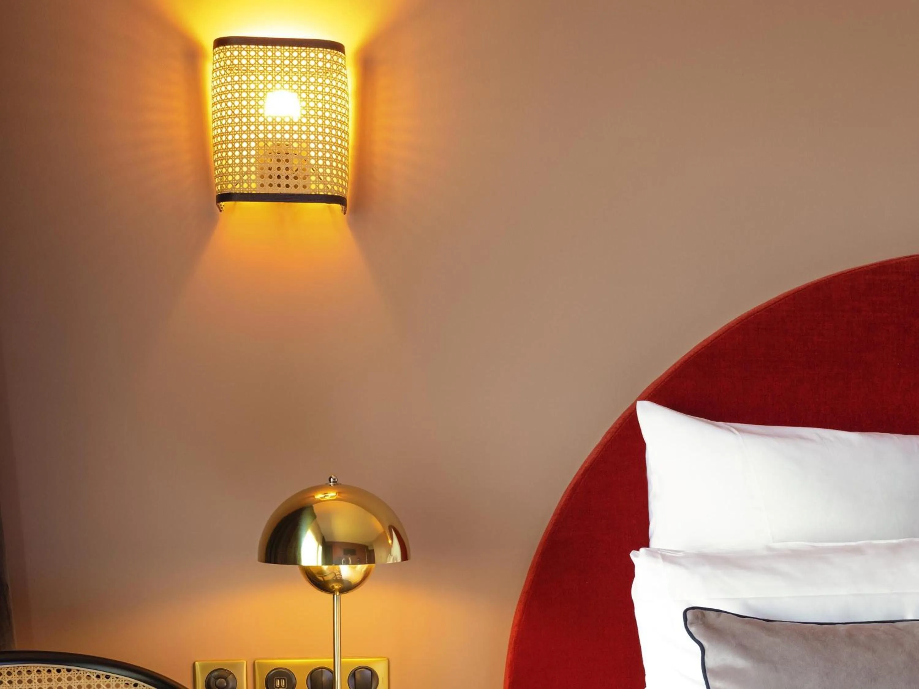 Bedroom, Bed in Hotel Mercure Roscoff Bord De Mer