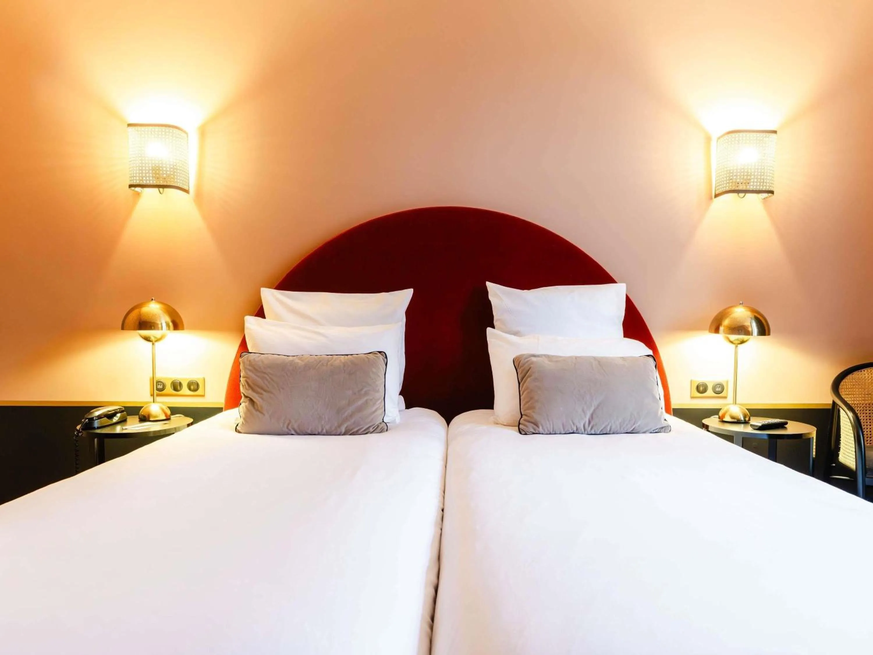 Bedroom, Bed in Hotel Mercure Roscoff Bord De Mer