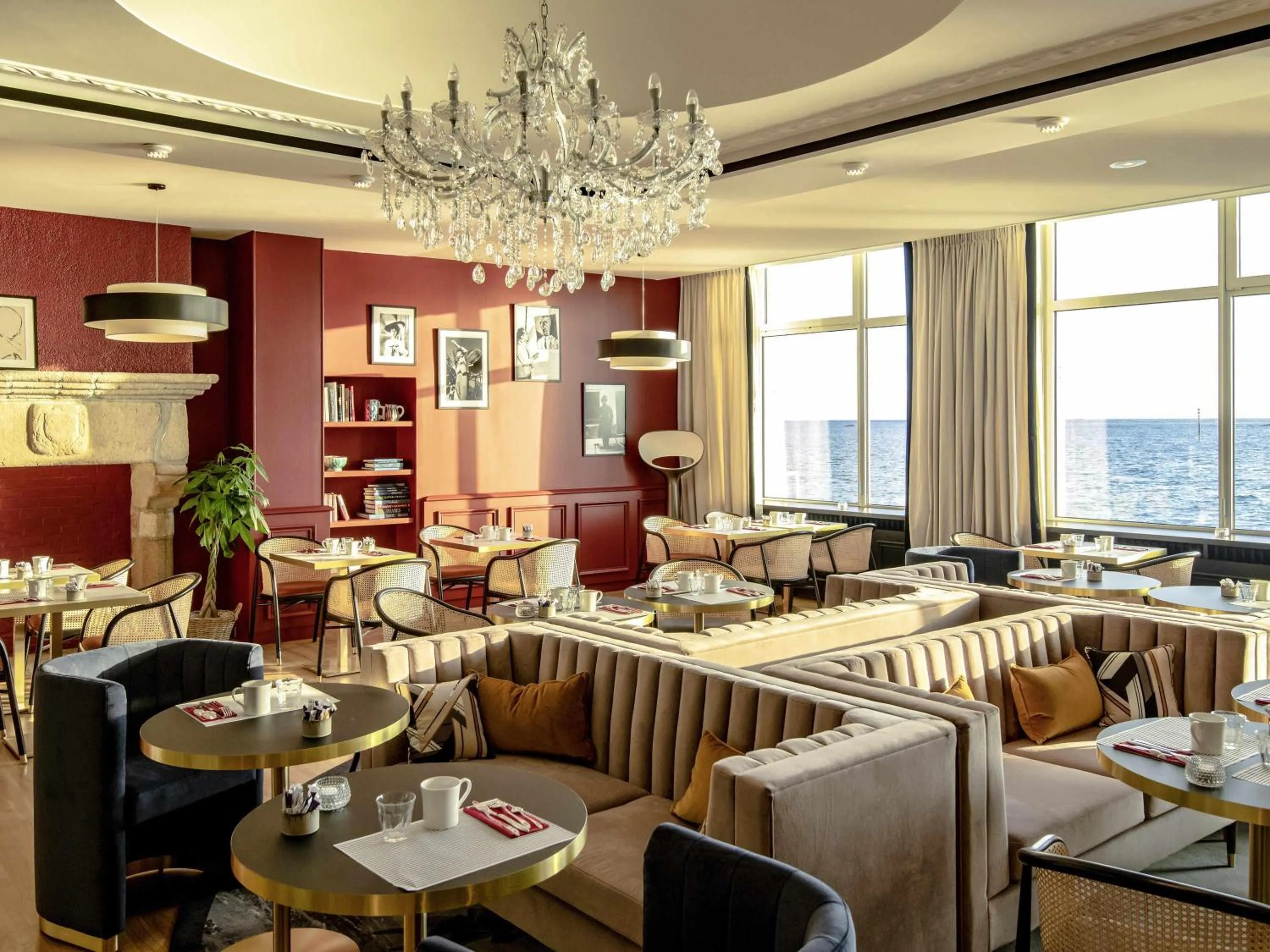 Property building in Hotel Mercure Roscoff Bord De Mer