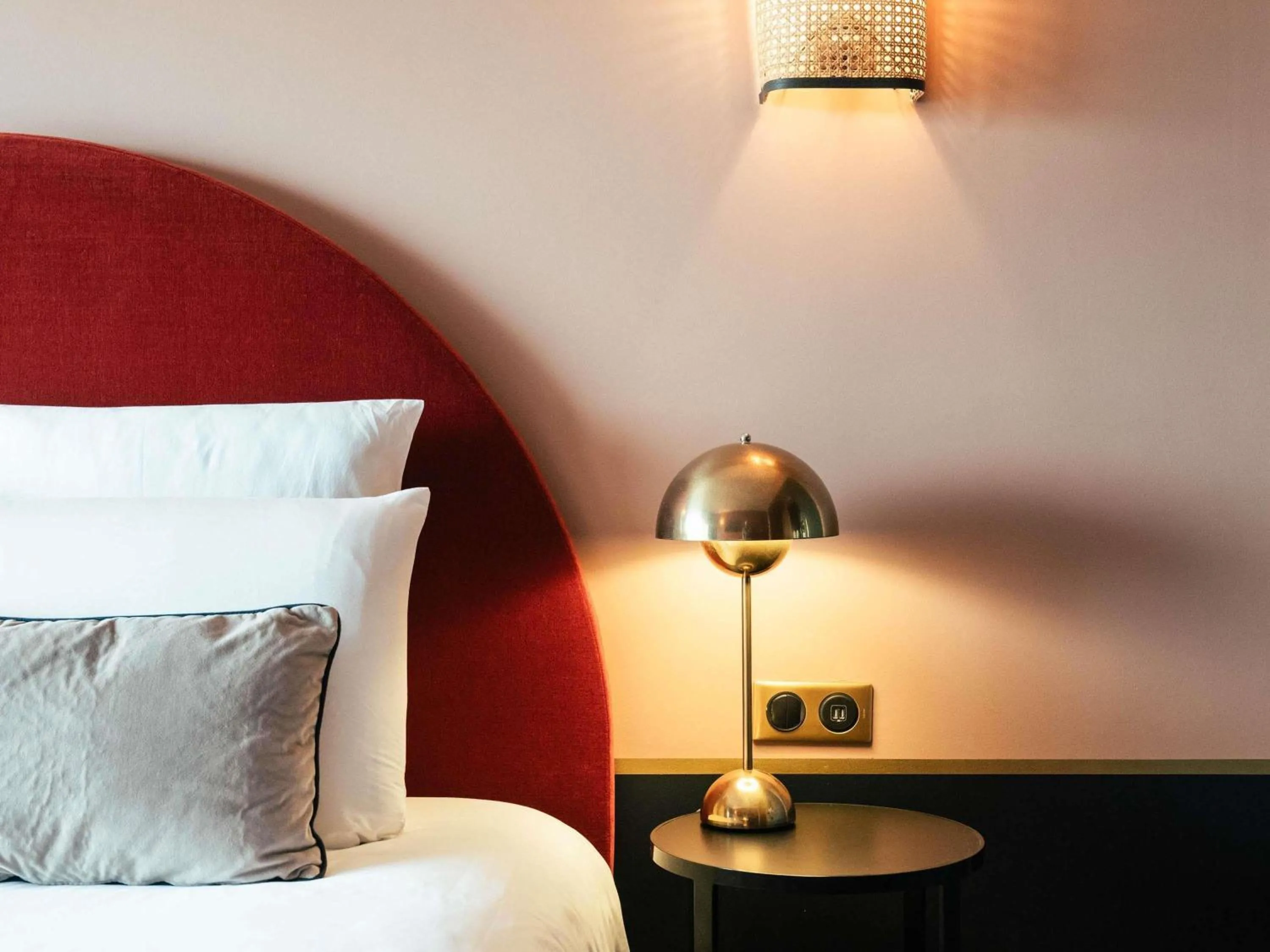 Bedroom, Bed in Hotel Mercure Roscoff Bord De Mer