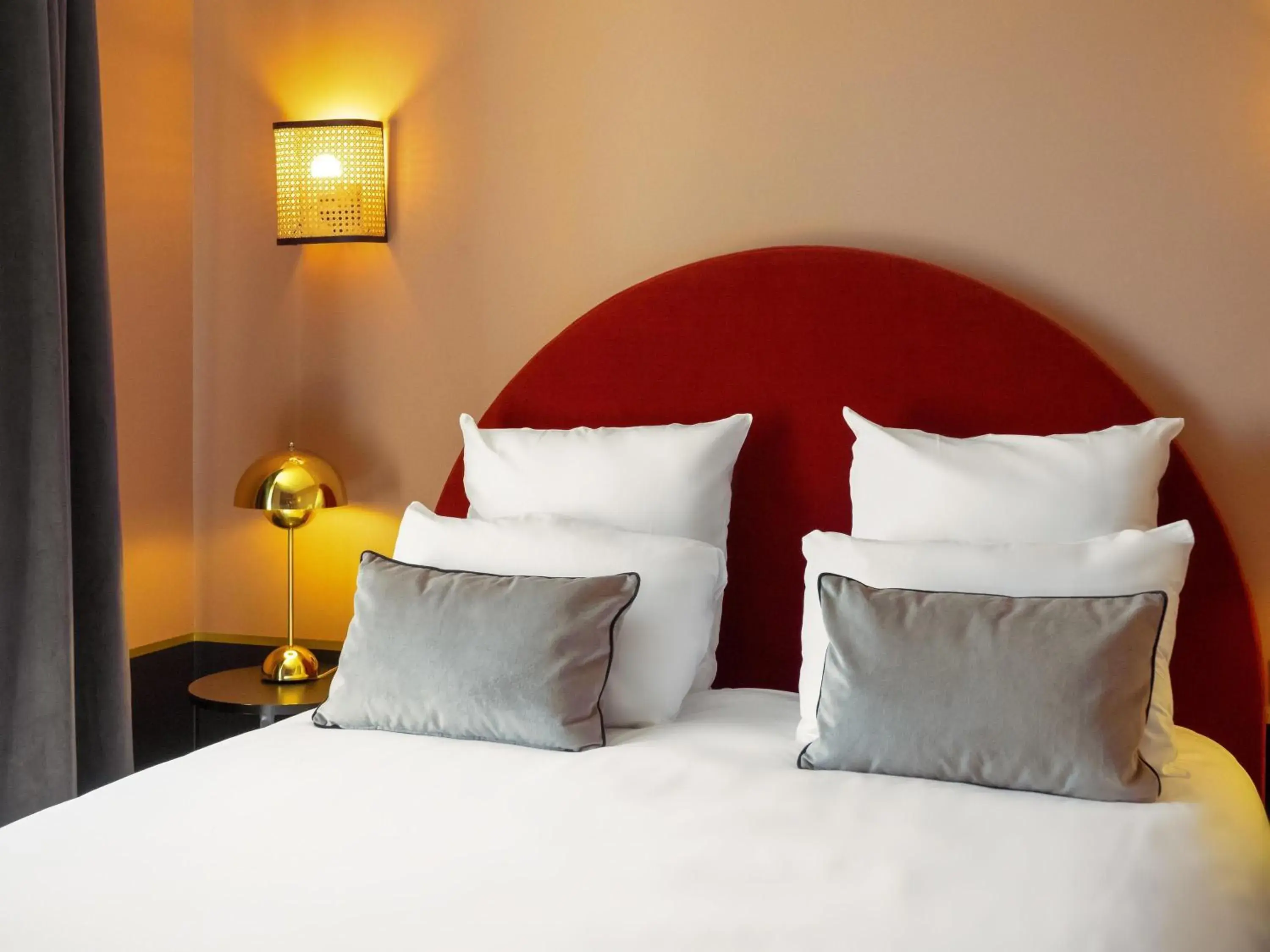 Standard Double Room - City Side in Hotel Mercure Roscoff Bord De Mer Standard Double Room - City Side in Hotel Mercure Roscoff Bord De Mer