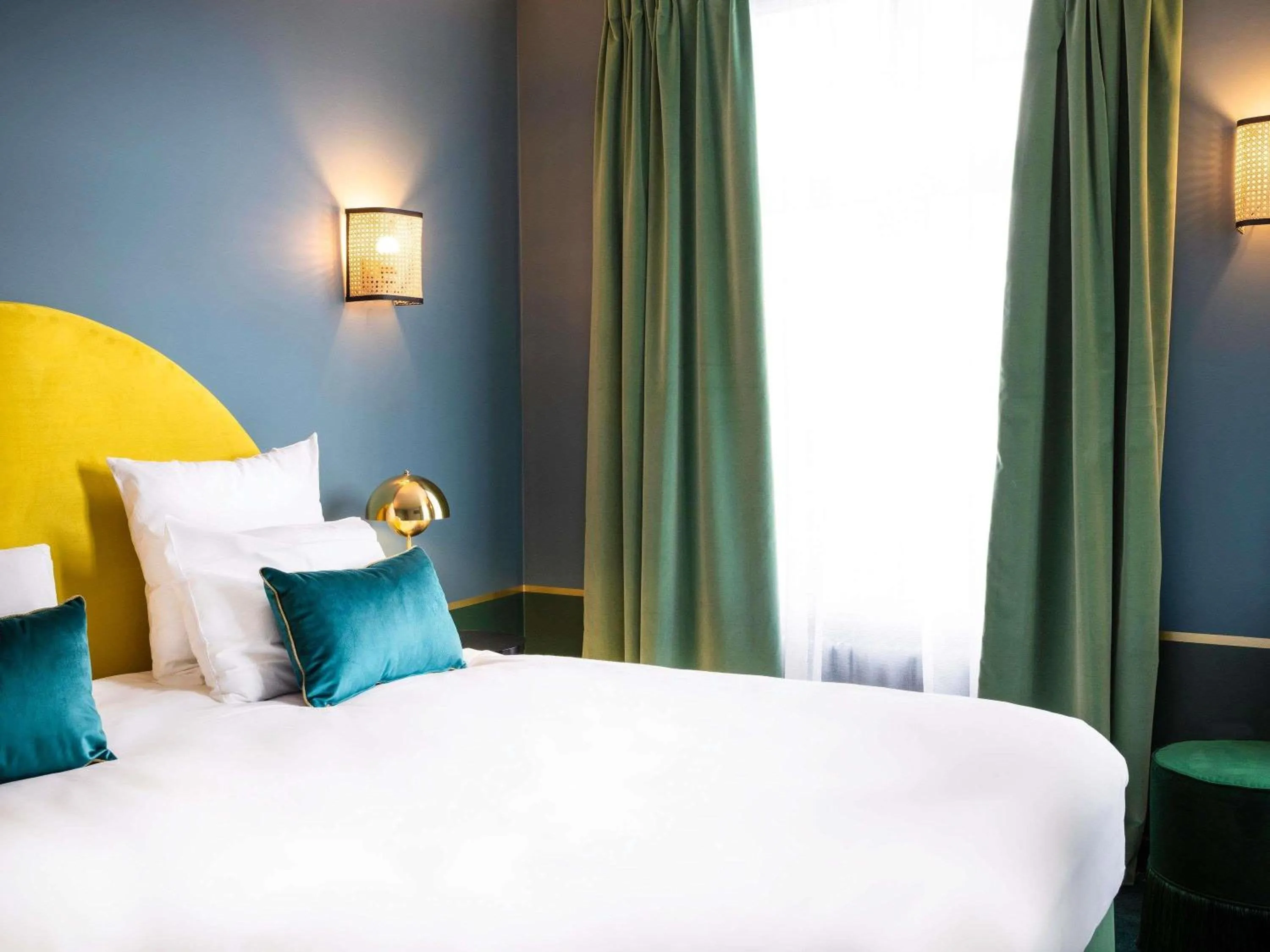 Bedroom, Bed in Hotel Mercure Roscoff Bord De Mer