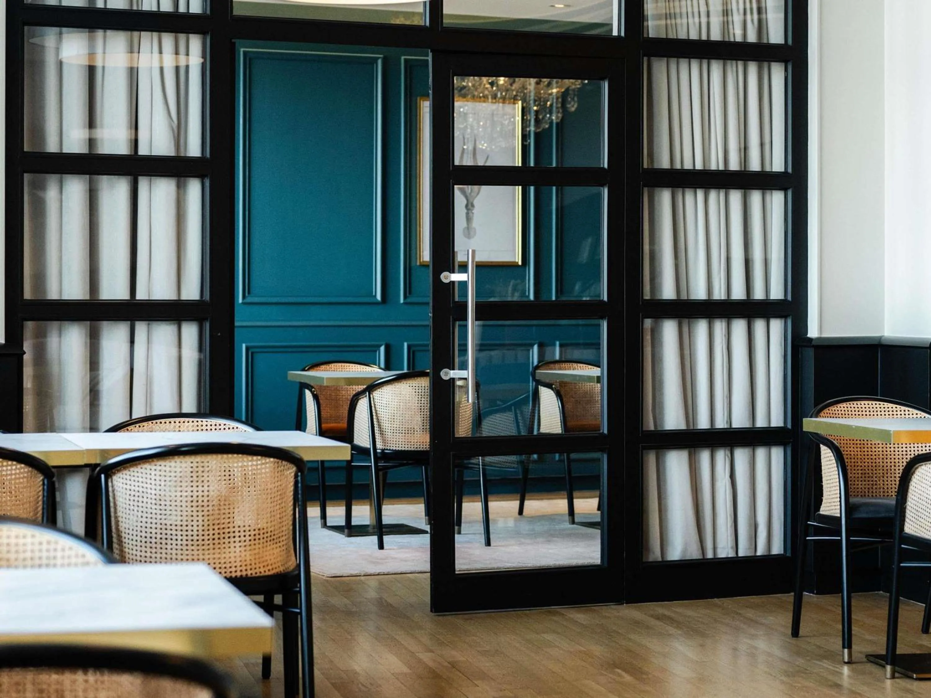 Meeting/conference room, Bed in Hotel Mercure Roscoff Bord De Mer