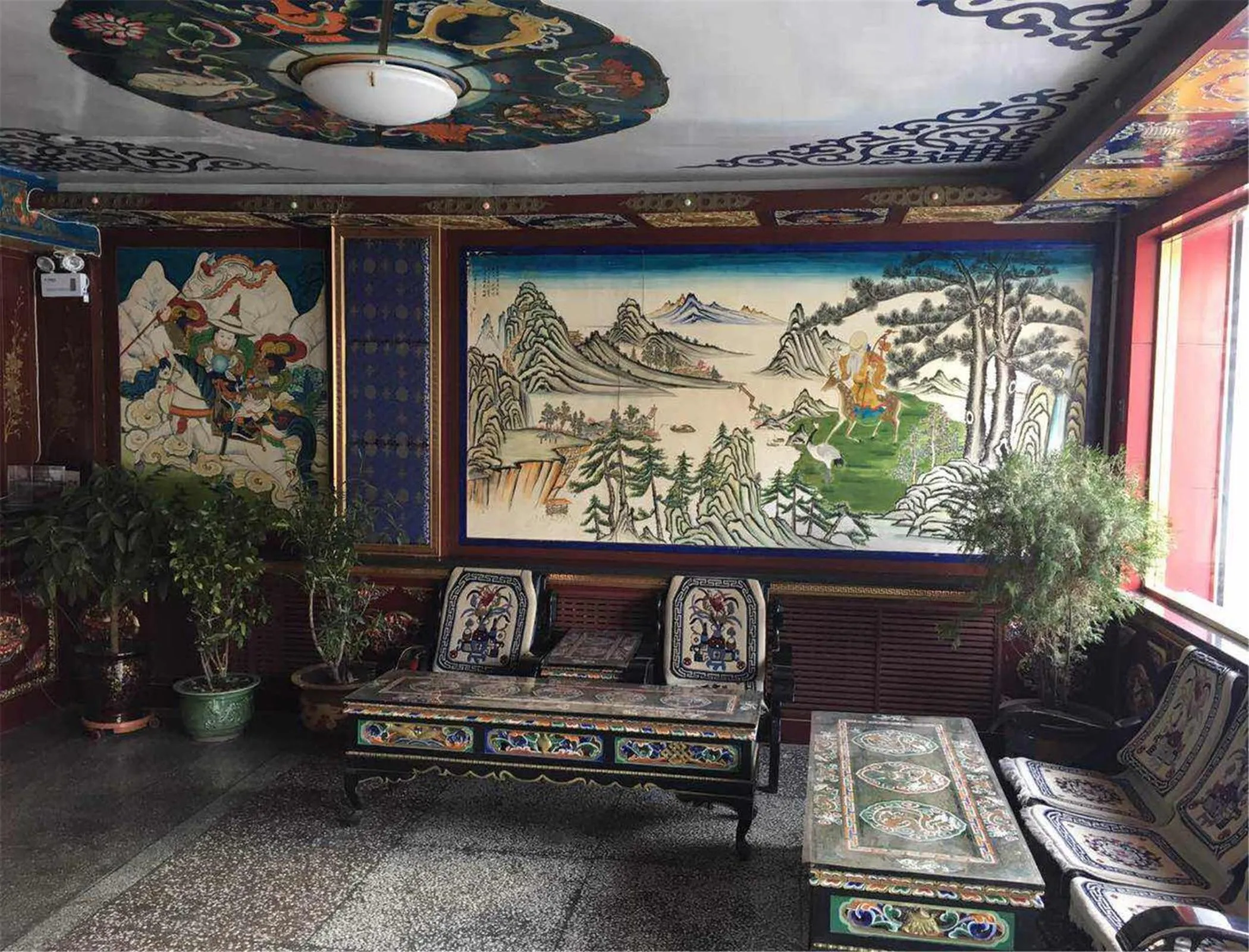 Communal lounge/ TV room in Overseas Tibetan Hotel