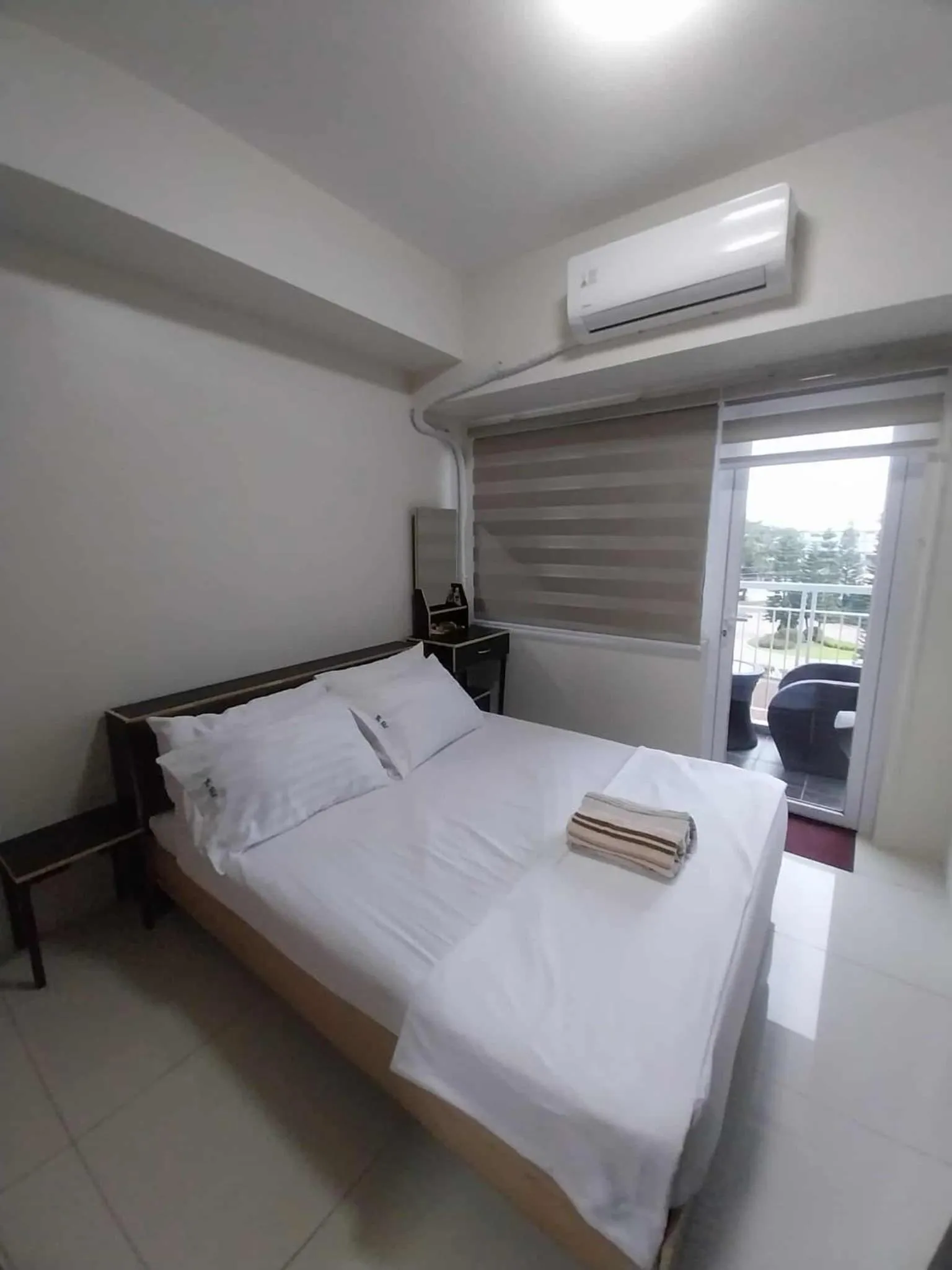 Bed in Tagaytay Wind Residences