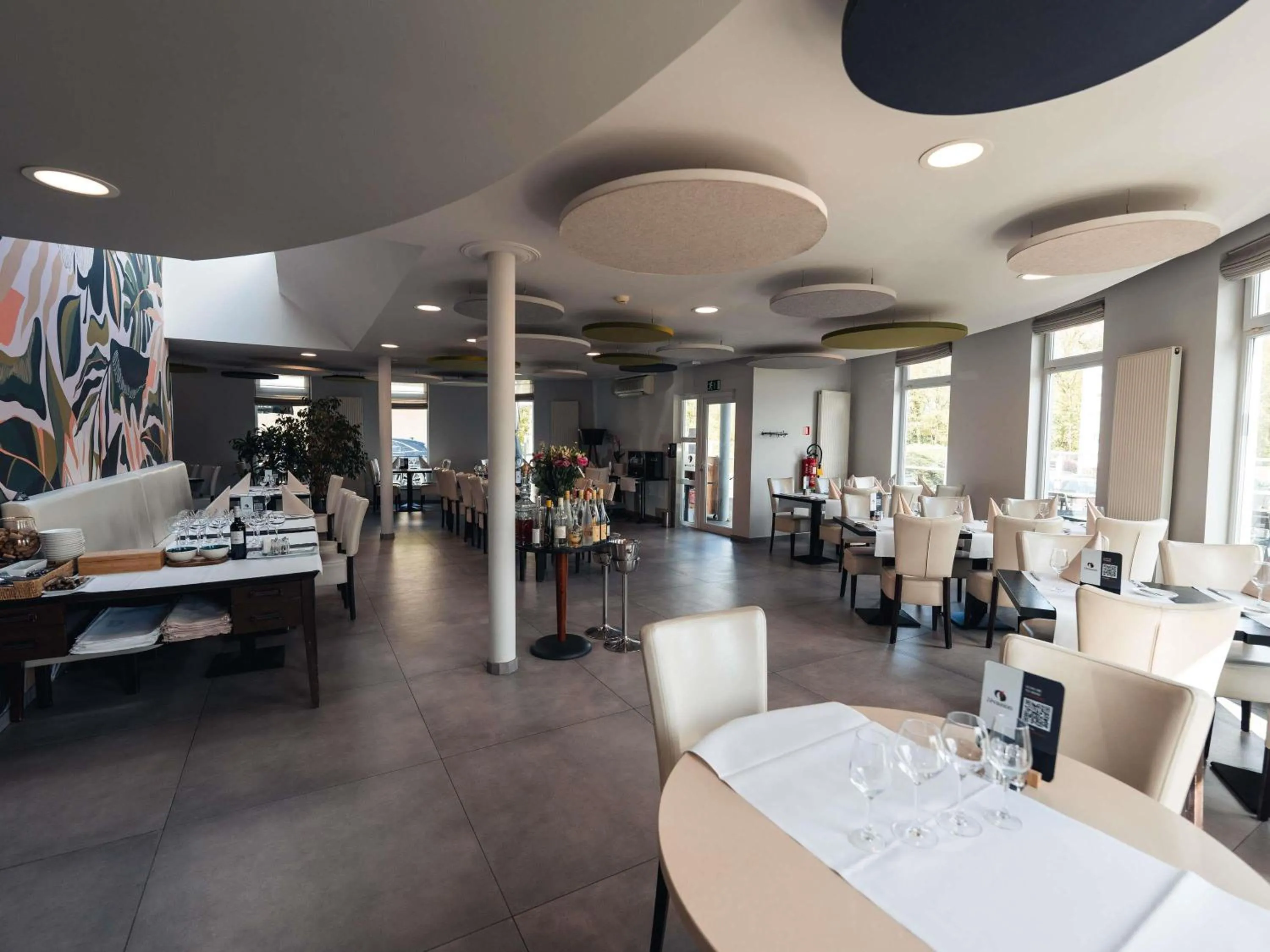 Restaurant/places to eat in Ibis Styles Charleroi Airport Aero 44