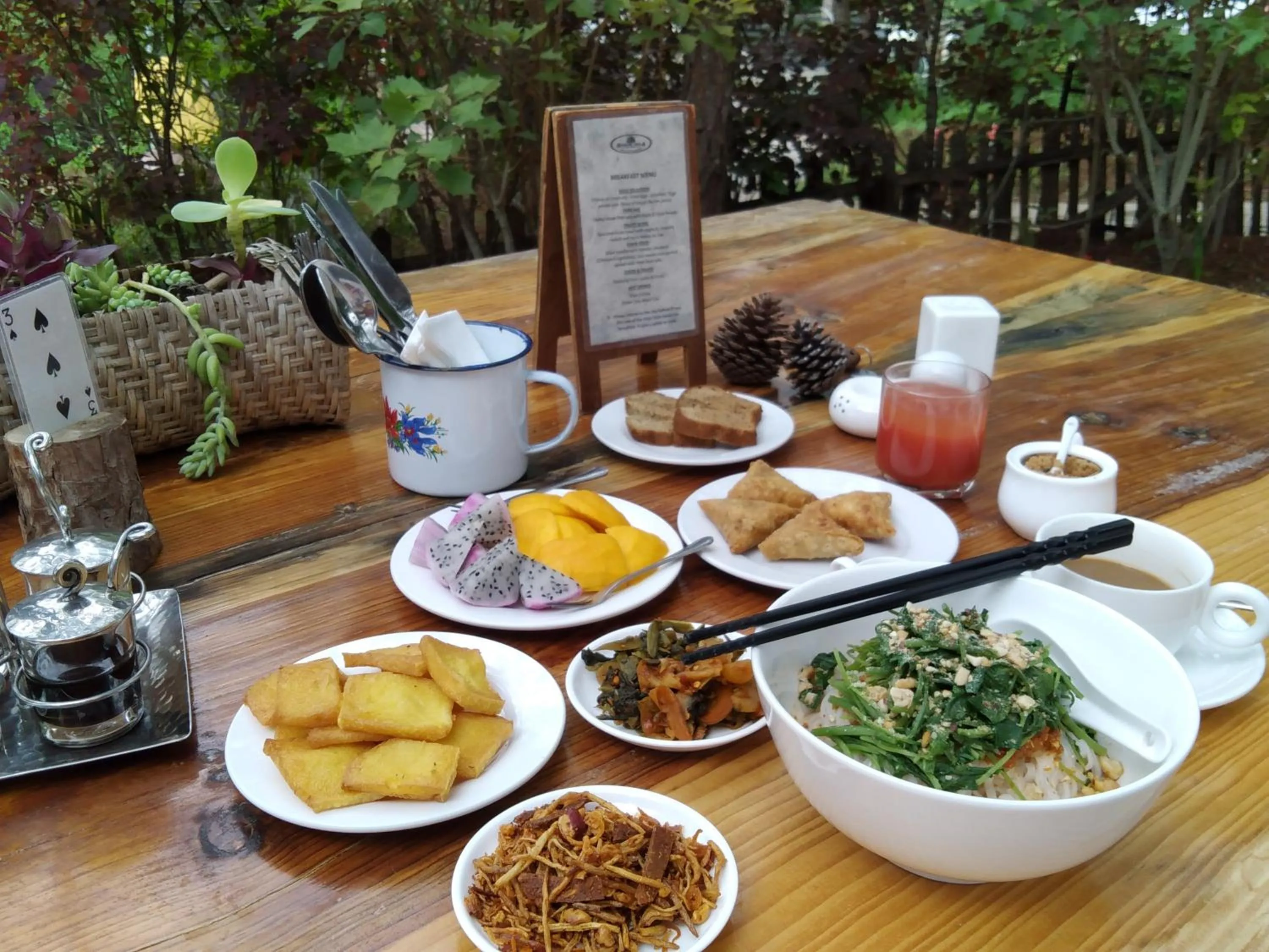 Food and drinks in Hillock Villa