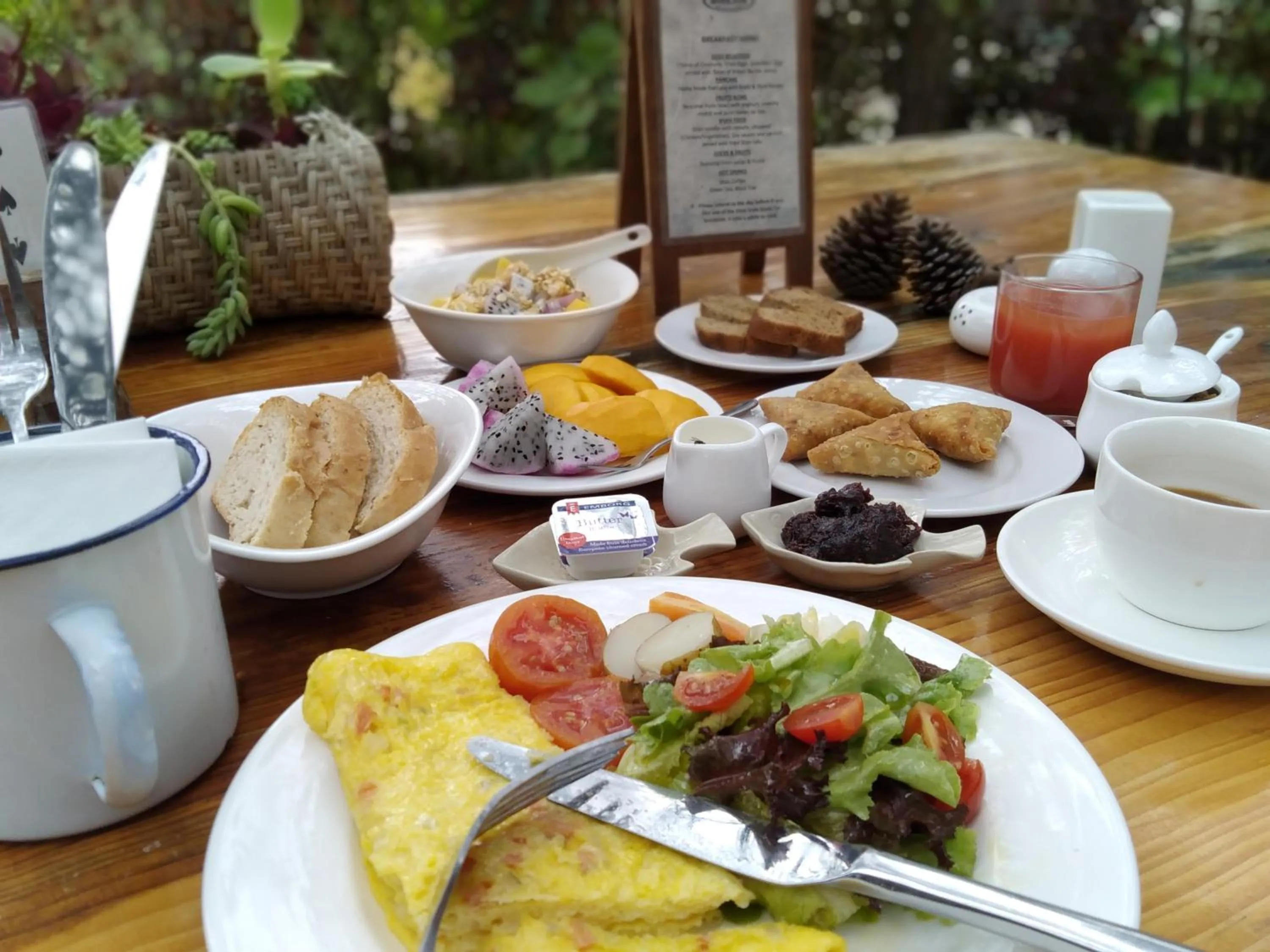 Food and drinks in Hillock Villa