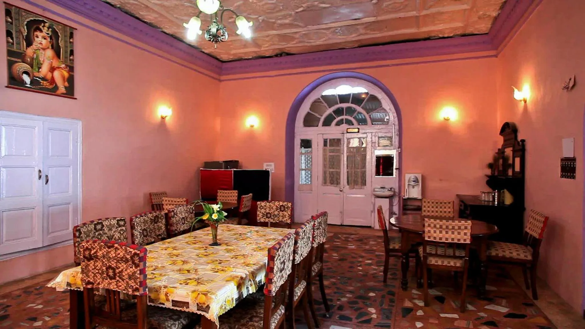 Restaurant/places to eat in Prince Hotel Mallroad