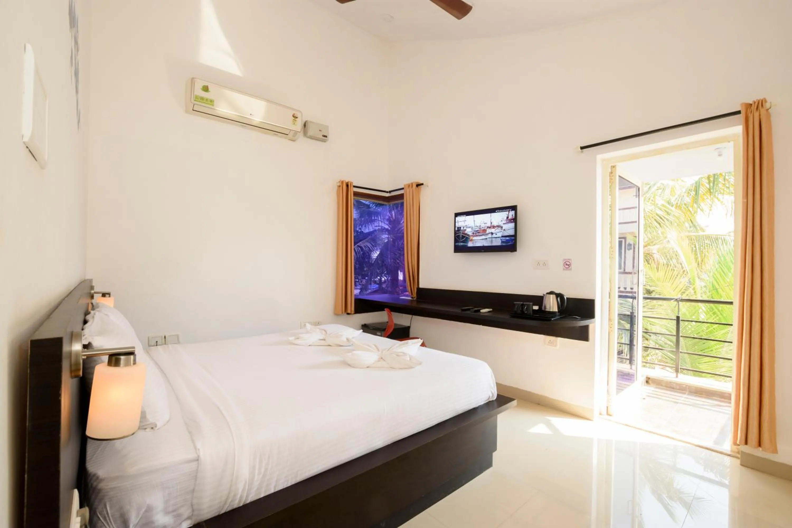 Photo of the whole room, Bed in Mariaariose - "Melody of the Sea"