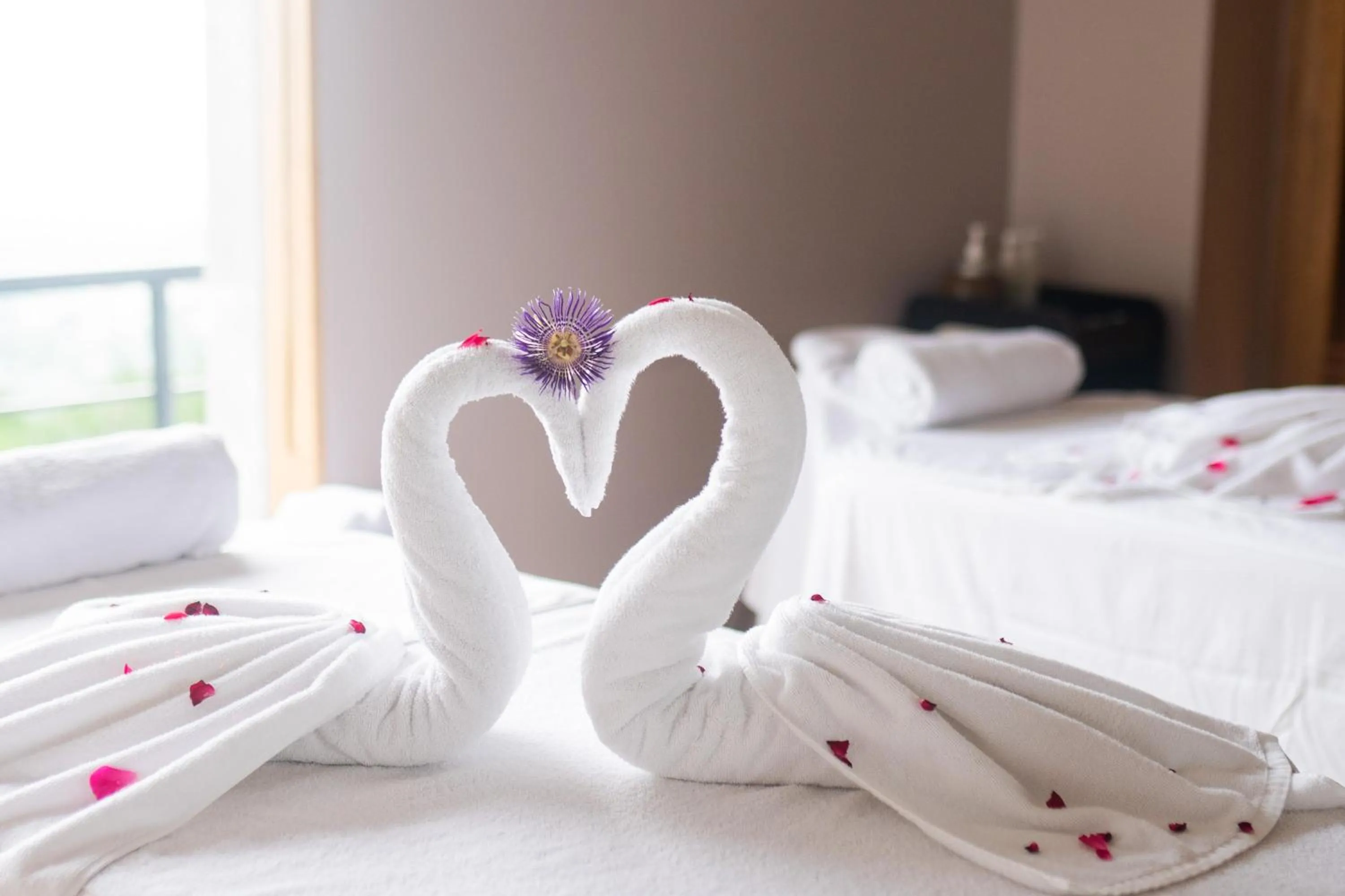 Spa and wellness centre/facilities, Bed in Radisson Blu Resort Dharamshala