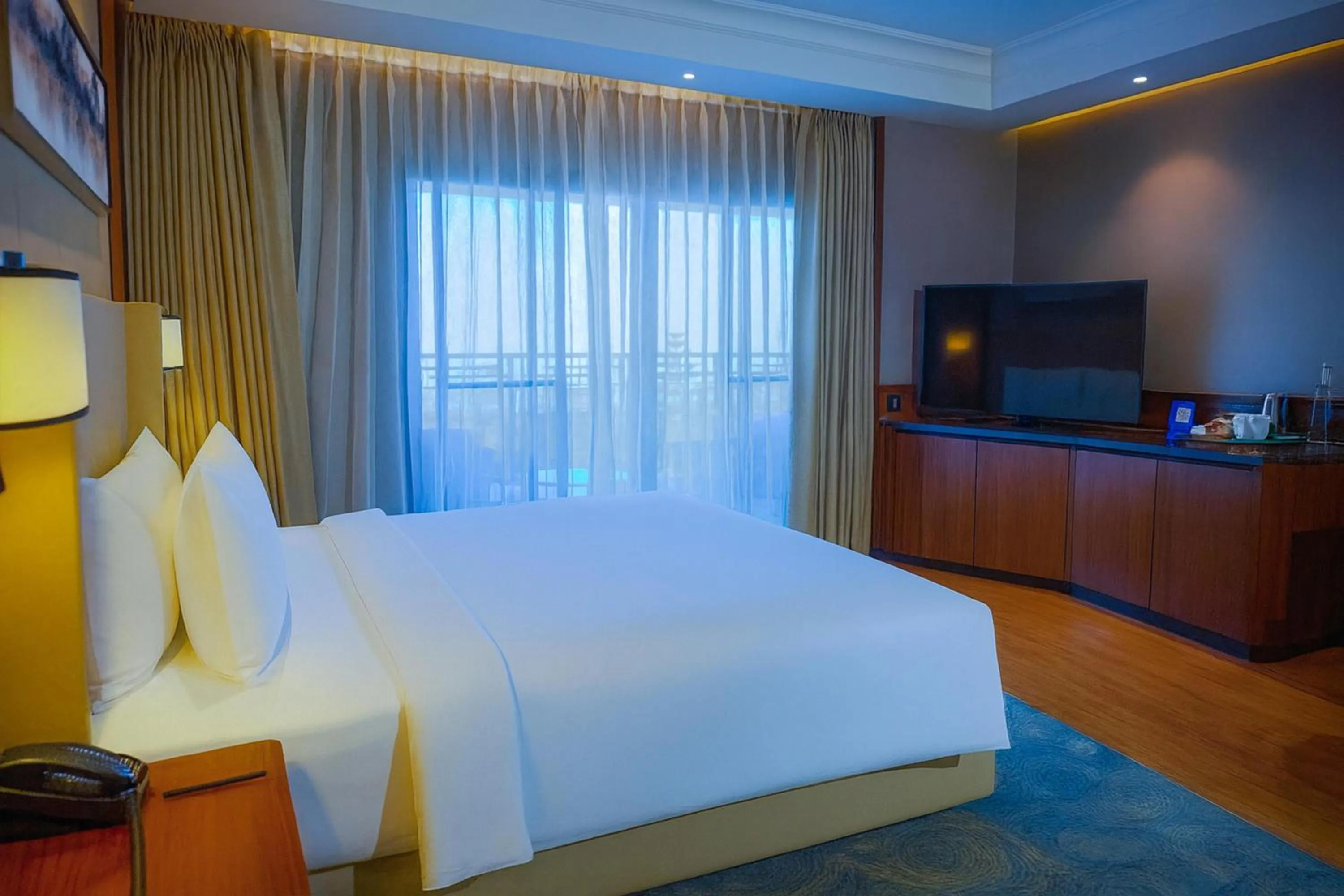 Bedroom, Bed in Radisson Blu Resort Dharamshala