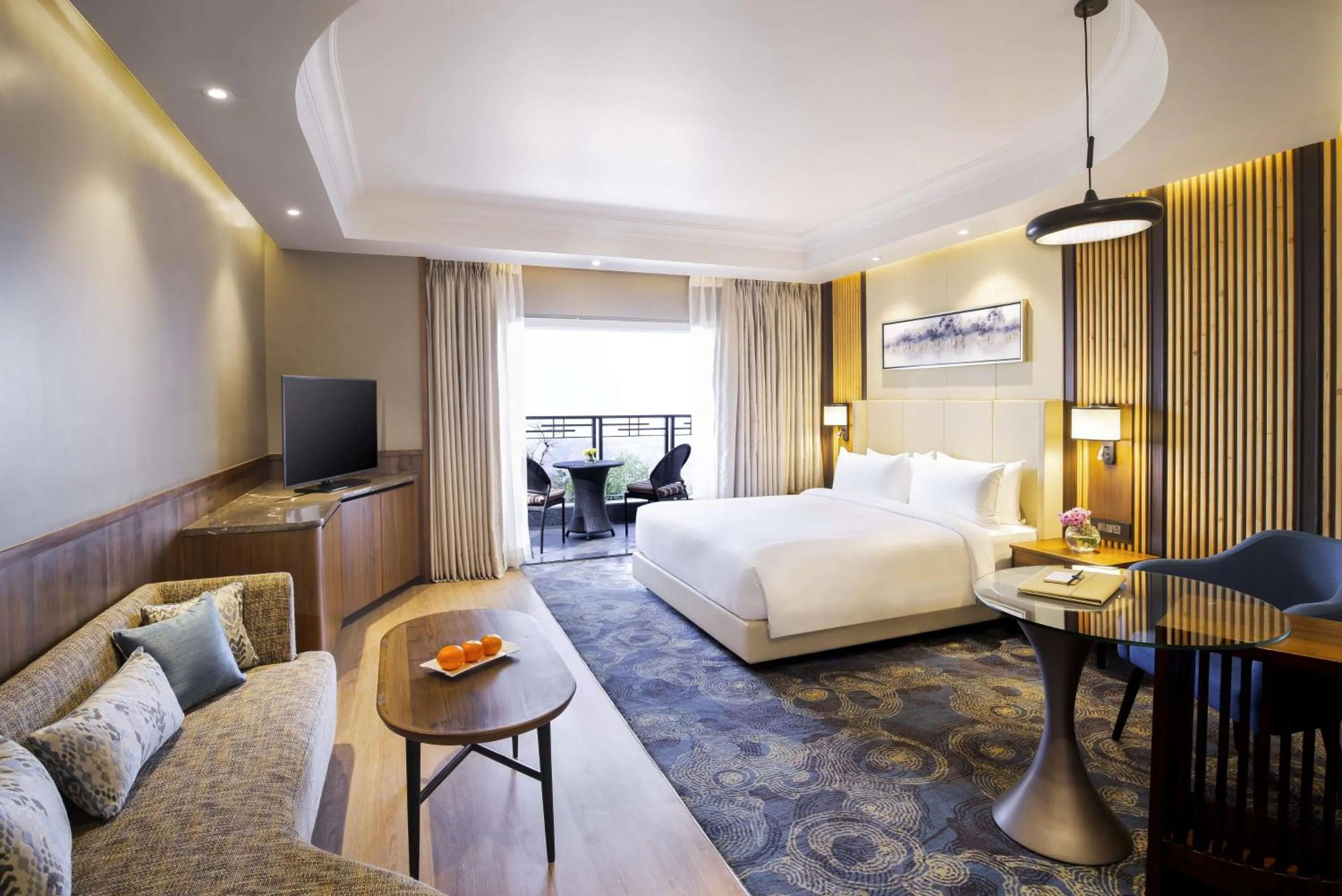 Balcony/Terrace, Bed in Radisson Blu Resort Dharamshala