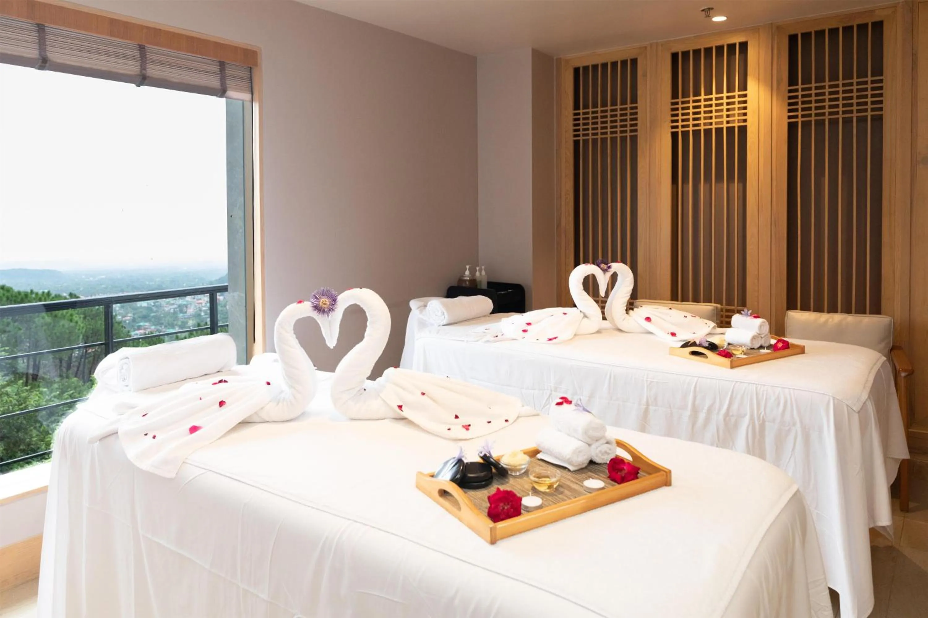 Spa and wellness centre/facilities, Bed in Radisson Blu Resort Dharamshala