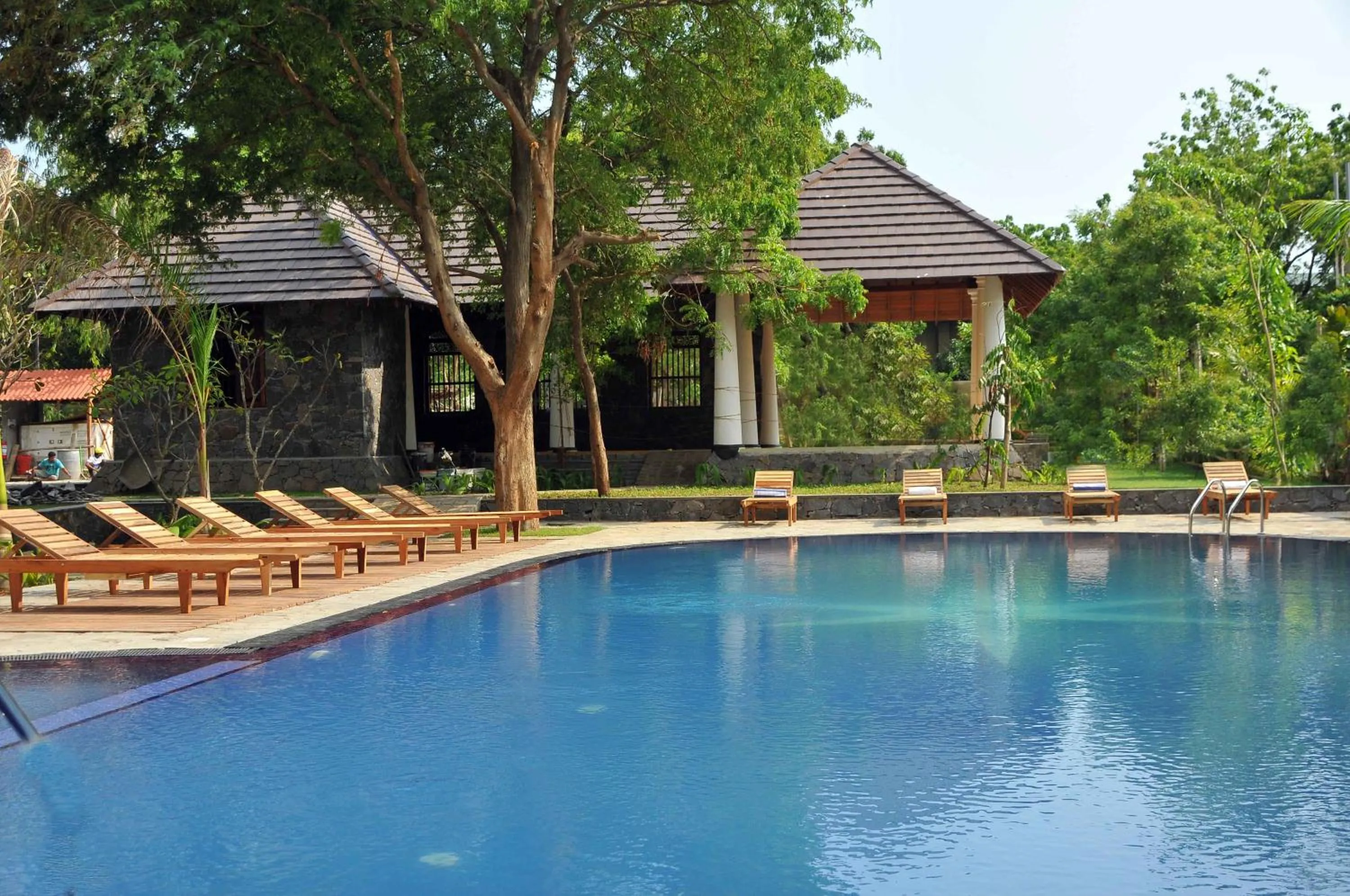 Swimming pool in Yala Oga Reach Hotel
