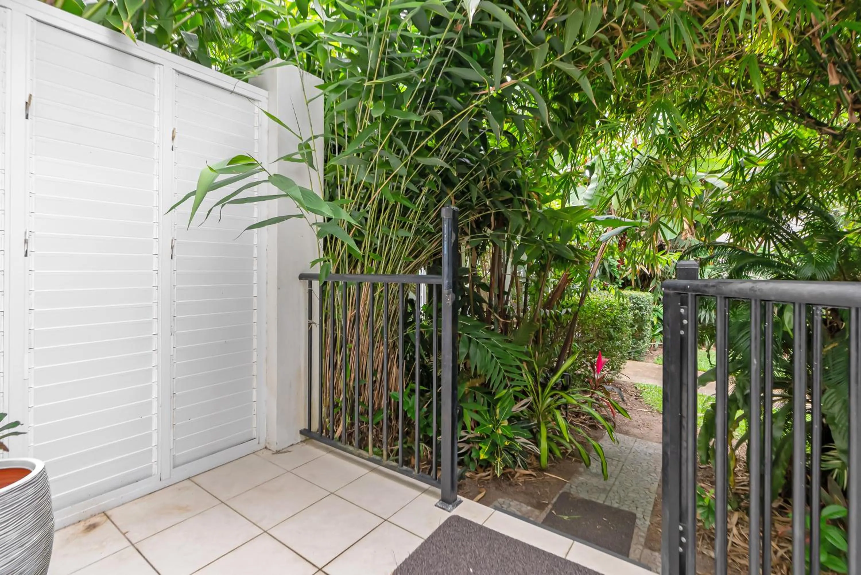 Garden in Elysium Private Apartments at Beach Club & Spa