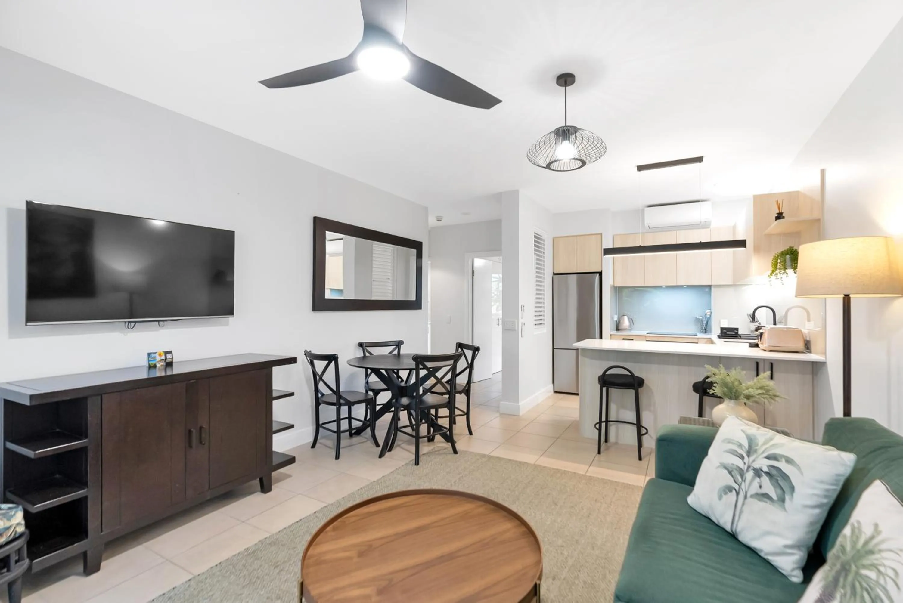 TV and multimedia in Elysium Private Apartments at Beach Club & Spa