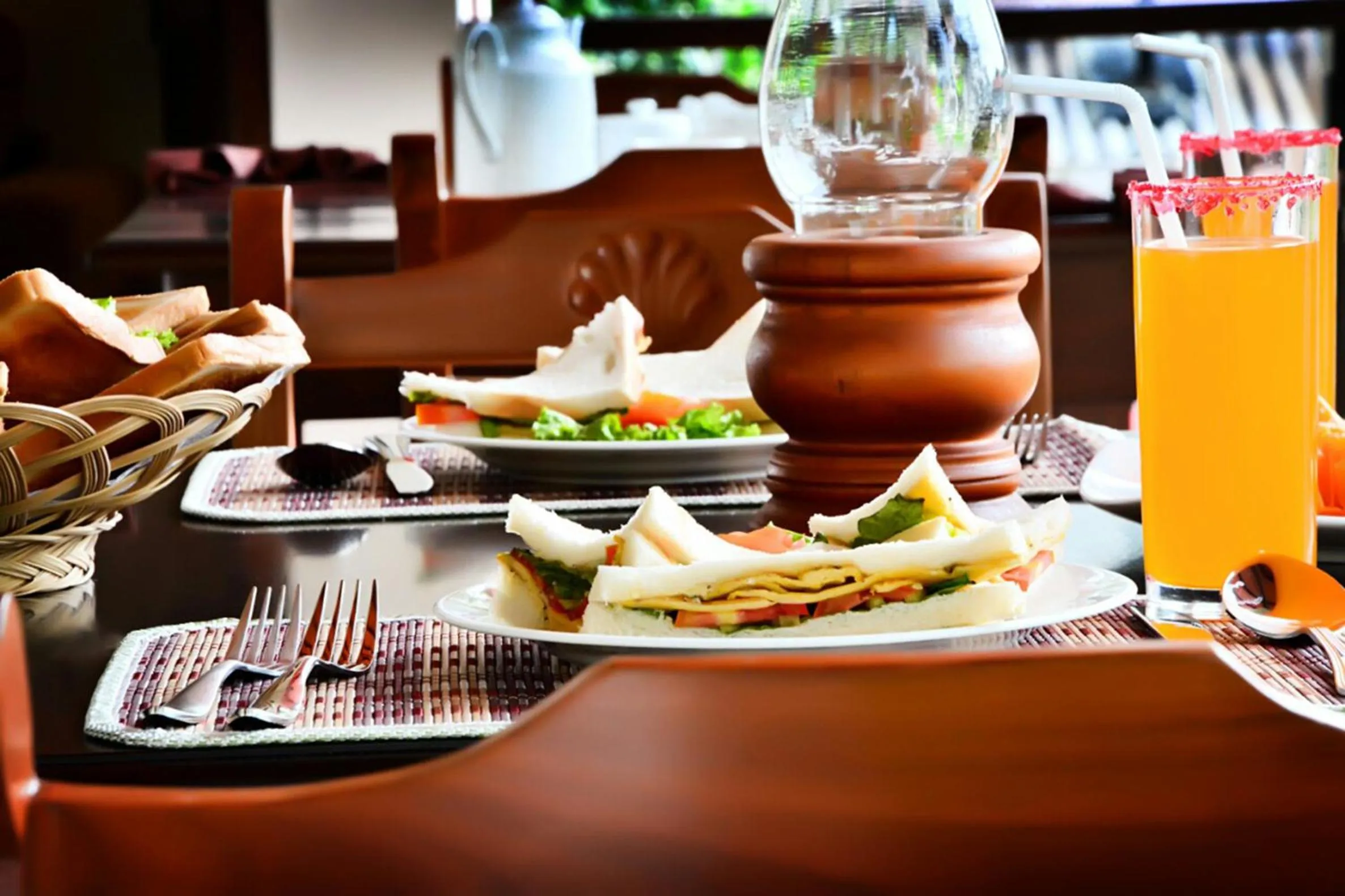 Restaurant/places to eat in River Breeze Villa Bentota