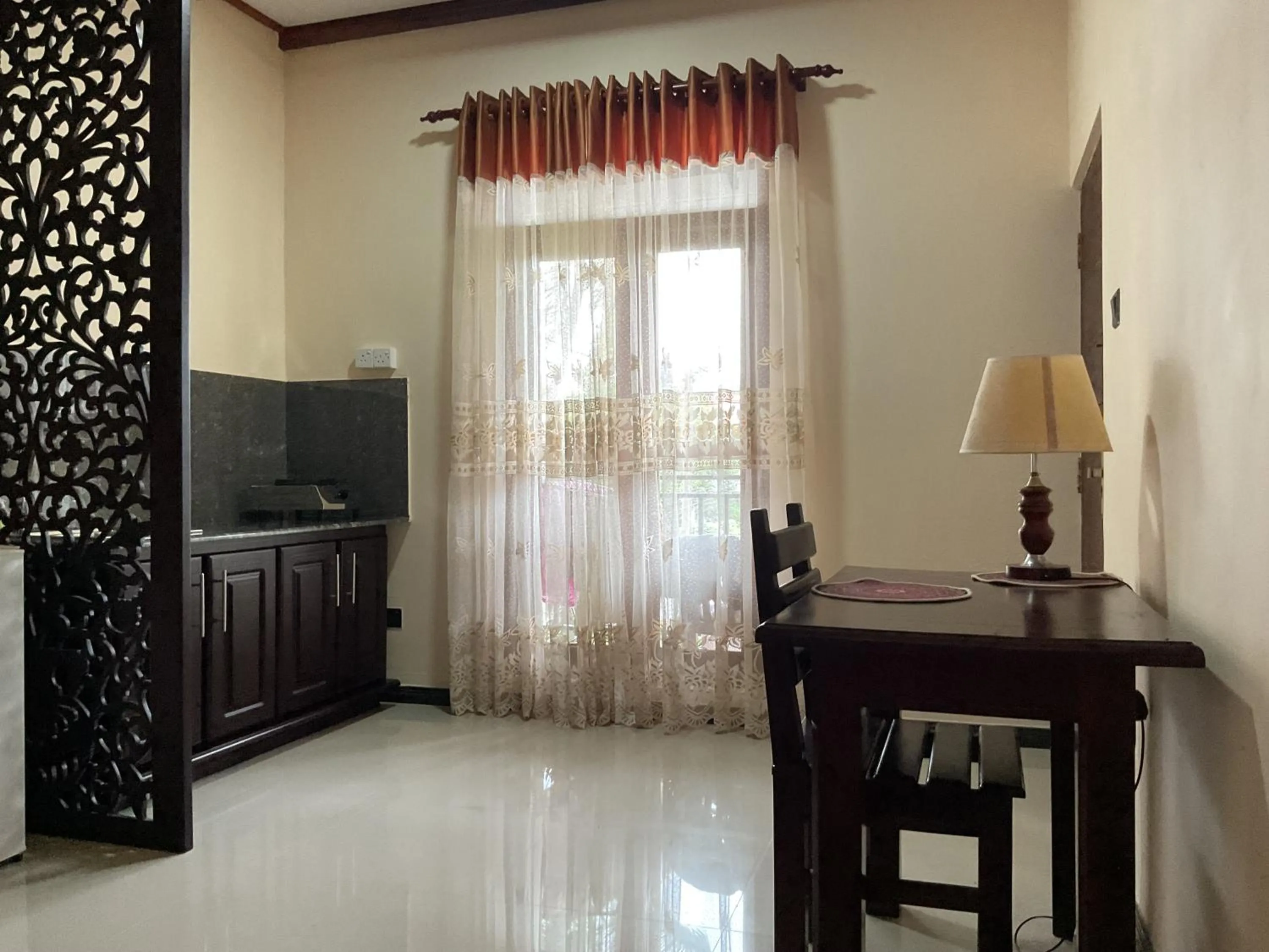 Kitchen or kitchenette in River Breeze Villa Bentota