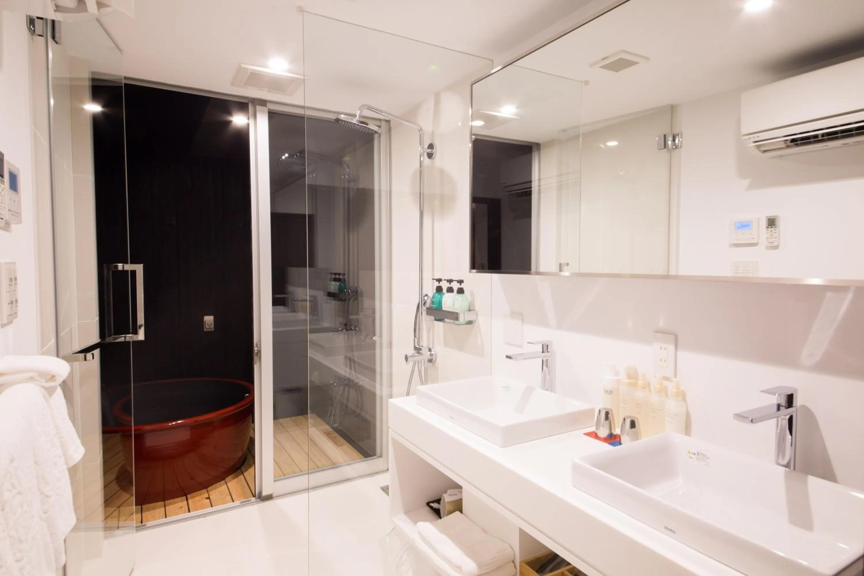 Photo of the whole room in Kiraku Kyoto Aneyakoji