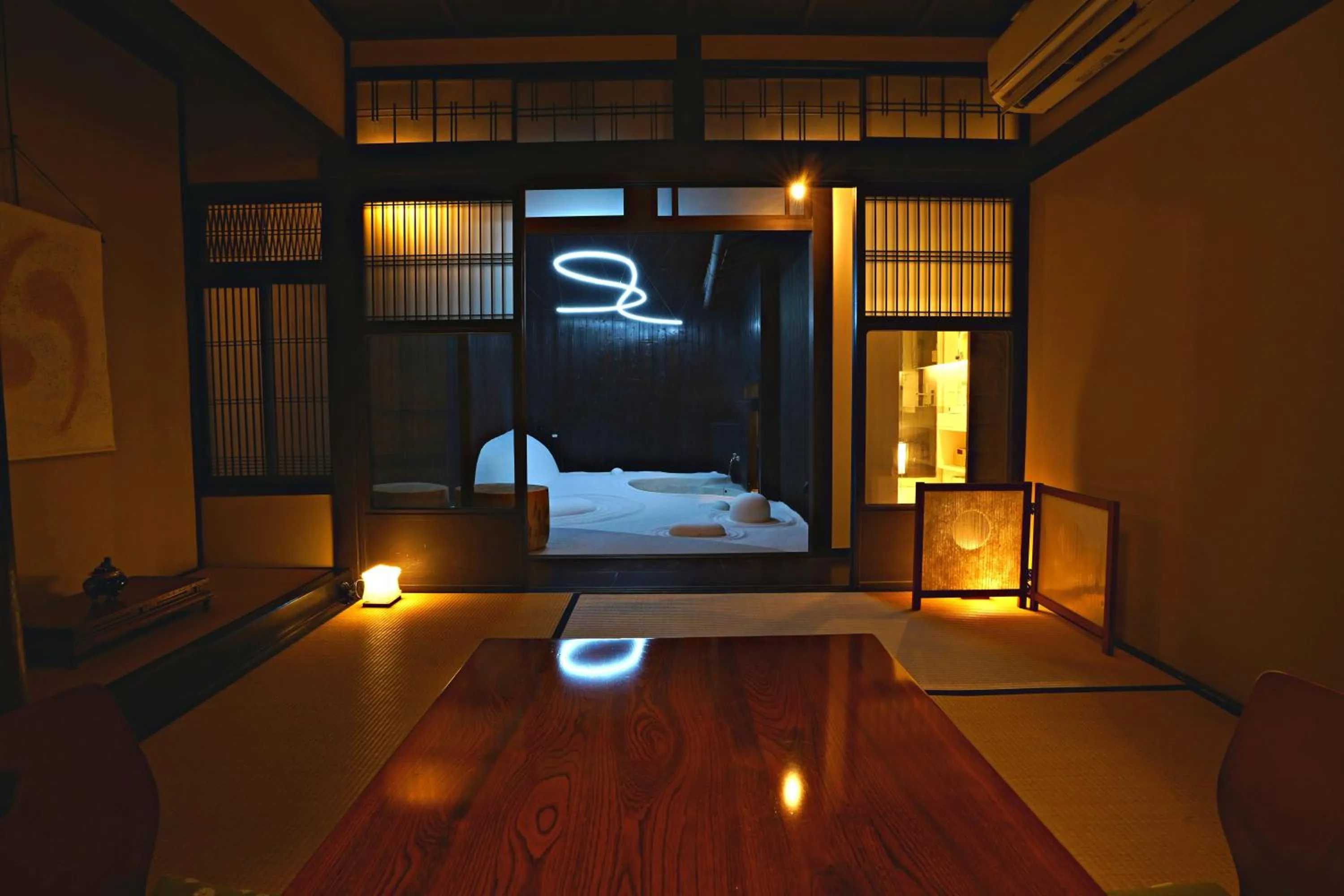 View (from property/room), Bed in Kiraku Kyoto Aneyakoji