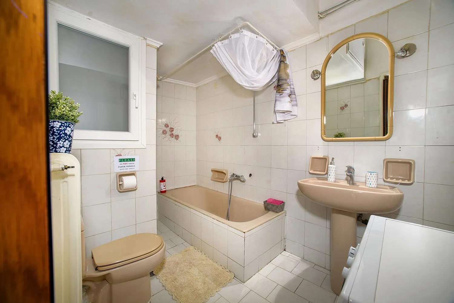 Shower in Acropolis Lovely Flat in Plaka