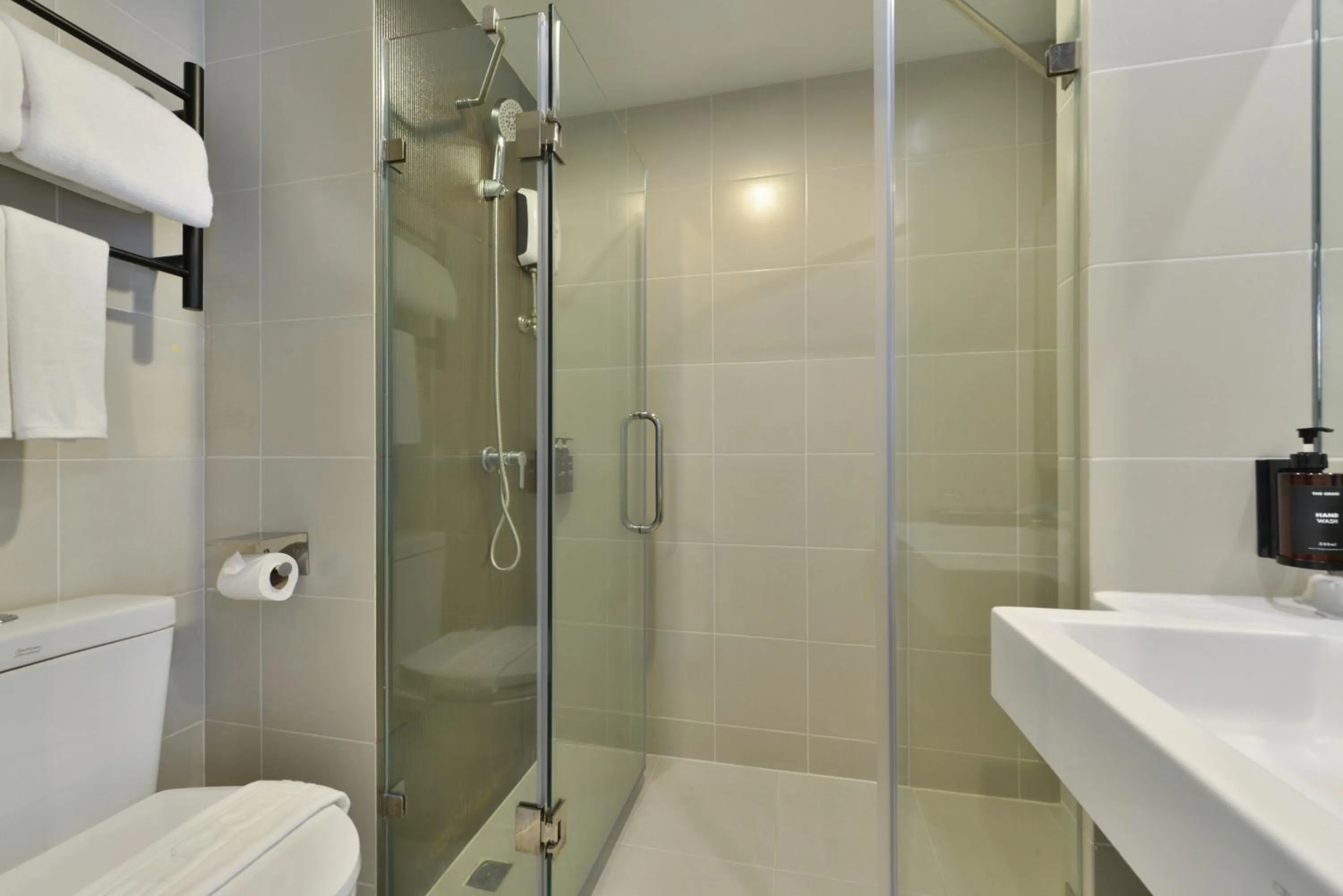 Shower in The Grass Serviced Suites