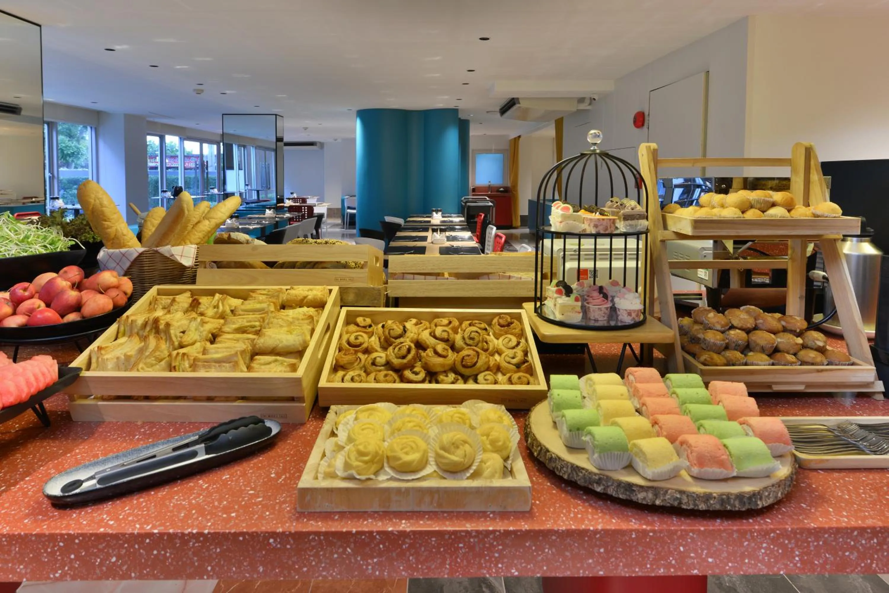 Breakfast in The Grass Serviced Suites