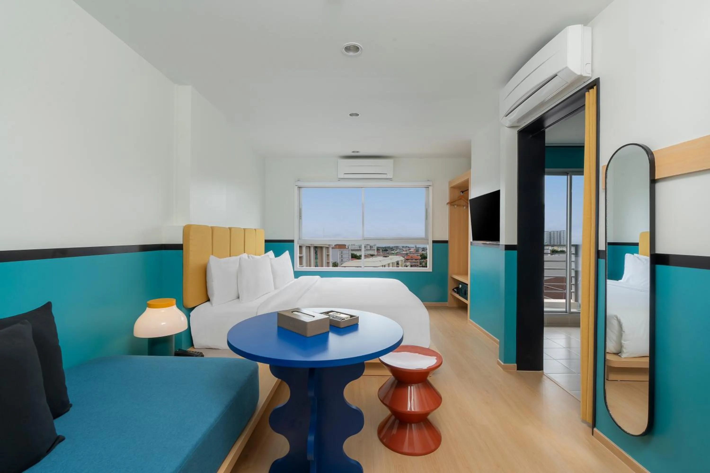 Seating area, Bed in The Grass Serviced Suites