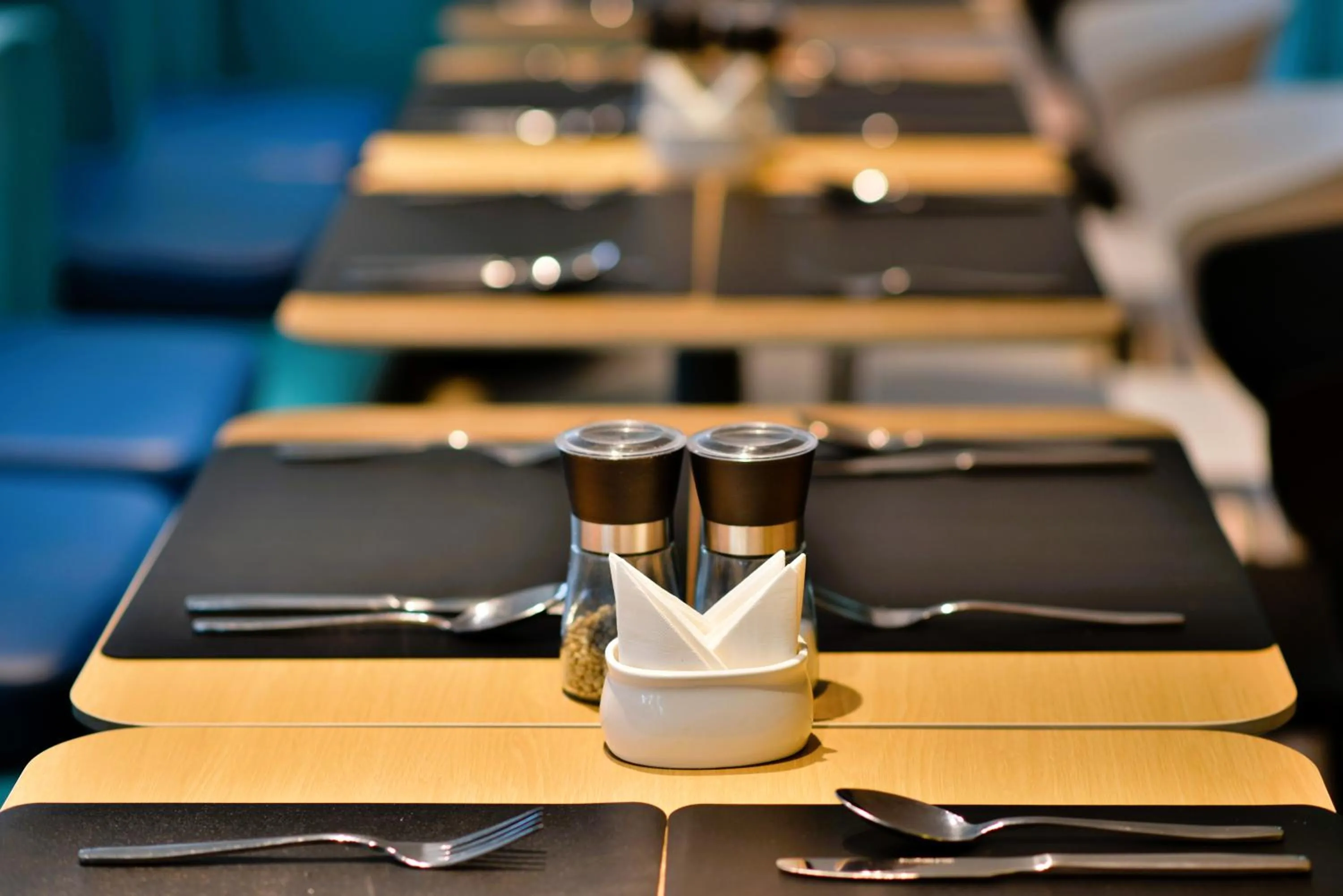 Restaurant/places to eat in The Grass Serviced Suites