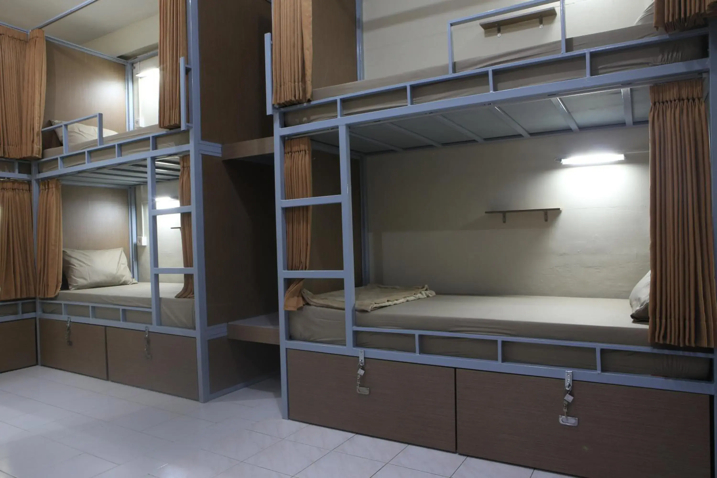 Bed in 10-Bed Mixed Dormitory Room in Aru House Ubud Bed in 10-Bed Mixed Dormitory Room in Aru House Ubud