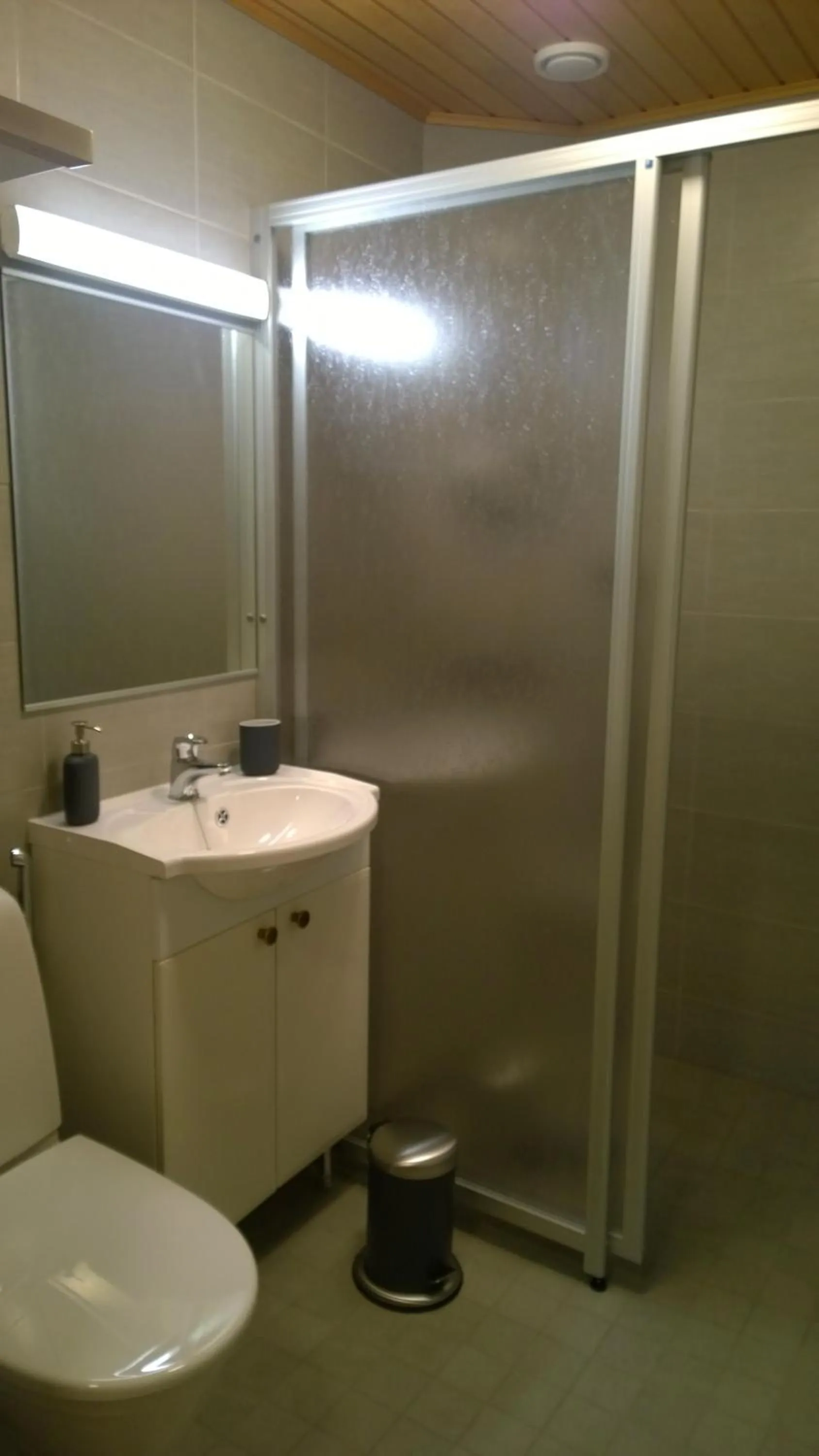 Bathroom in Kierinki Village Majatalo