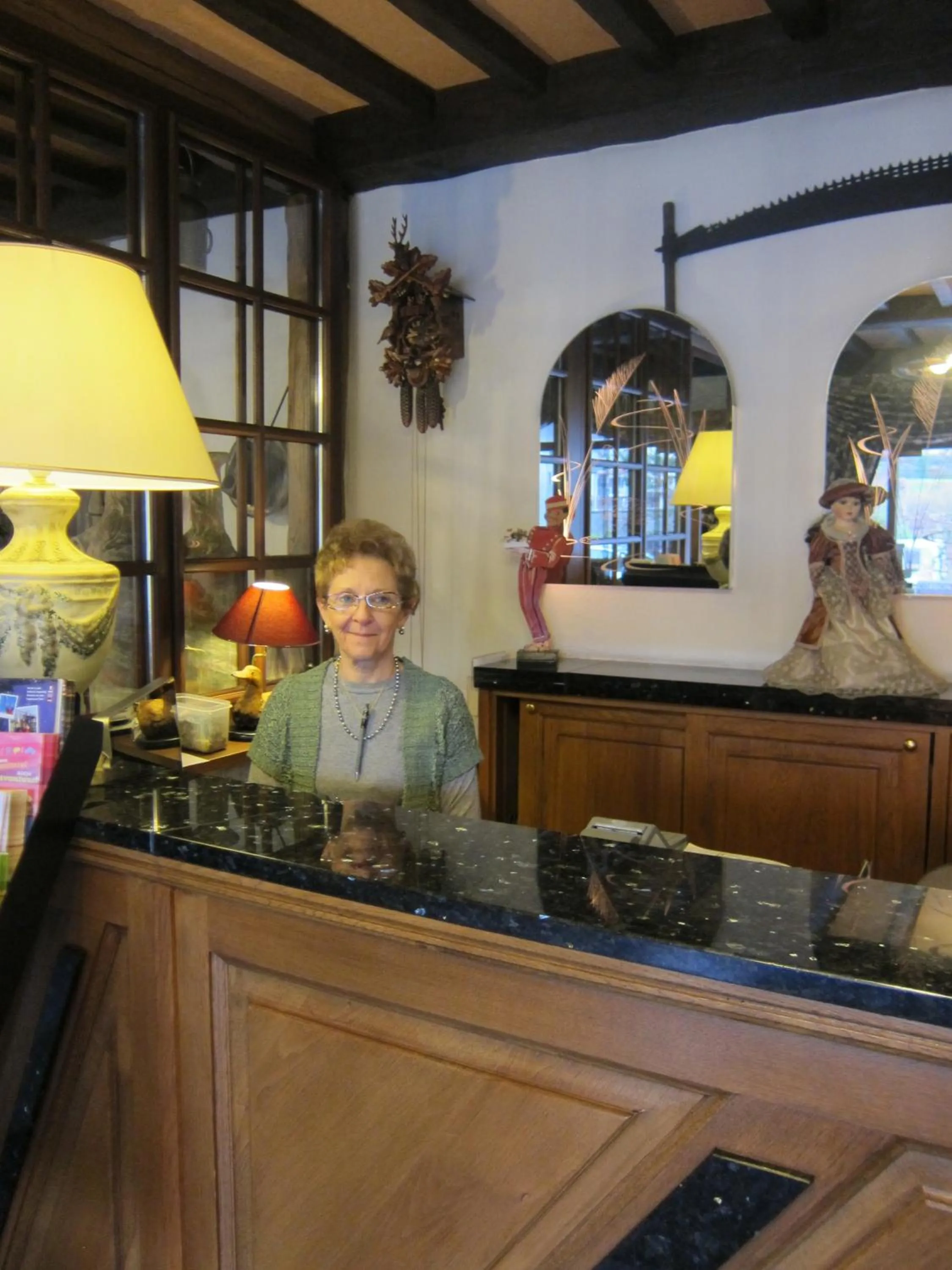 People in Auberge d'Alsace Hotel de France