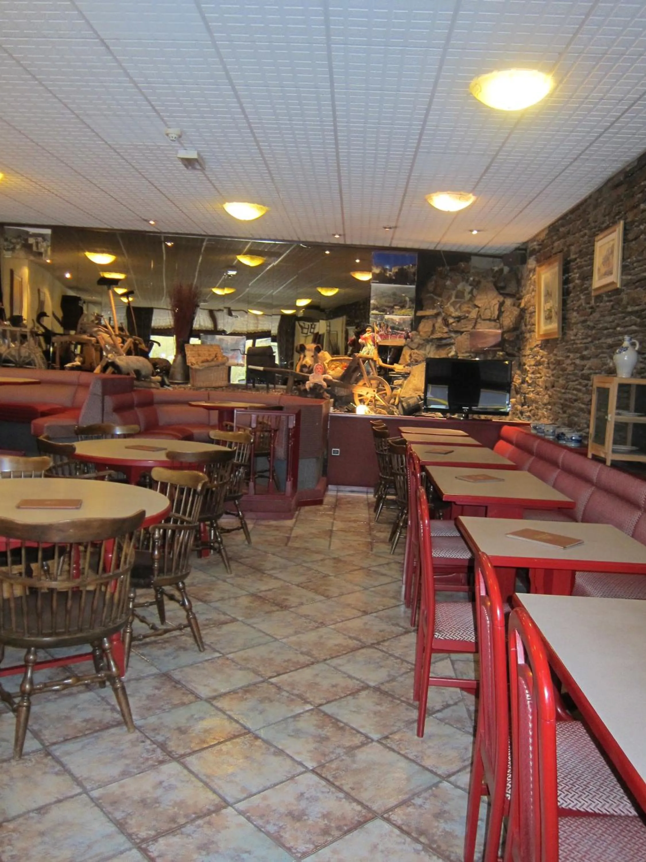 Restaurant/places to eat in Auberge d'Alsace Hotel de France