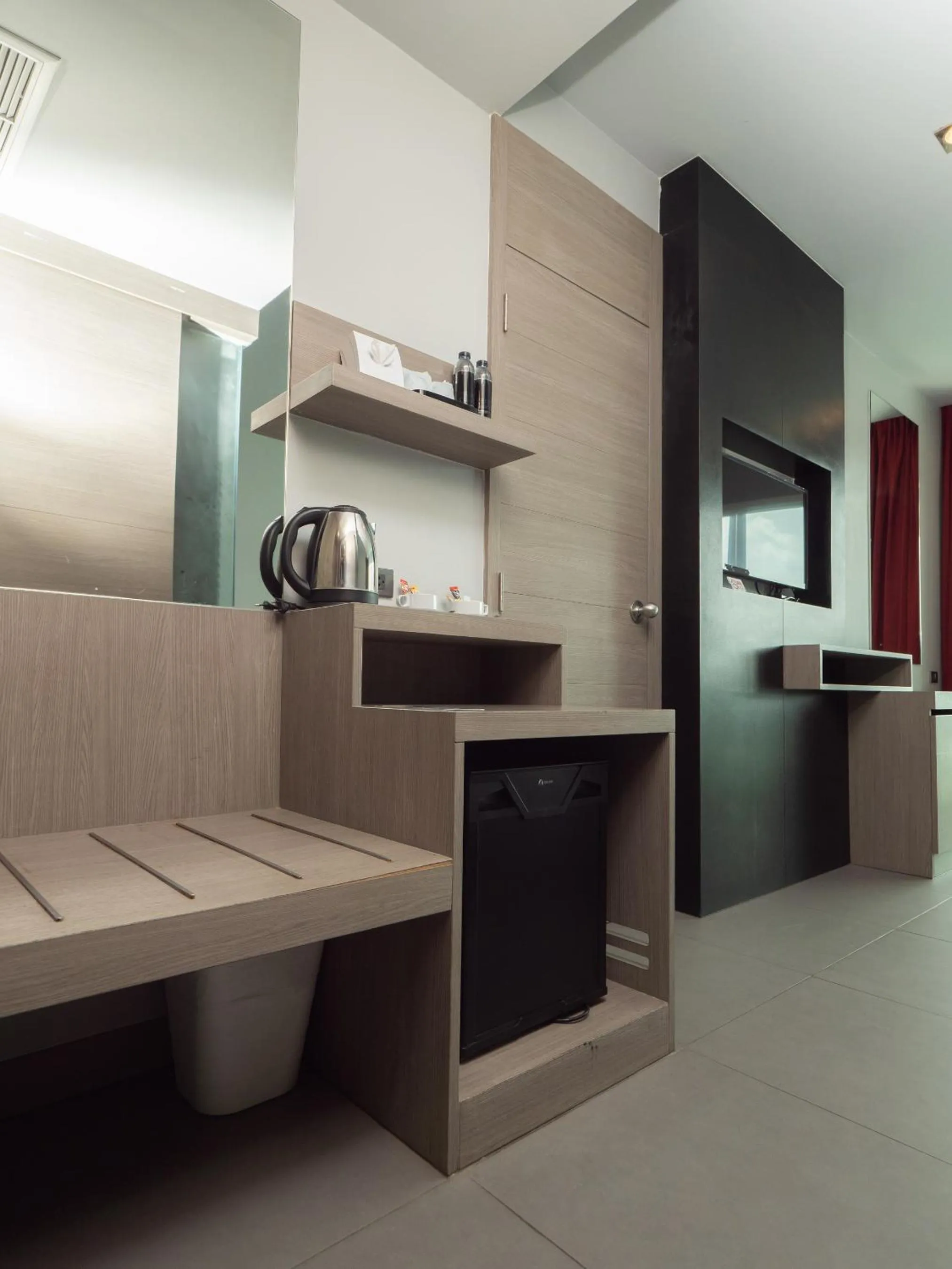 Coffee/tea facilities, Kitchen/Kitchenette in At Patong Hotel - SHA Certified