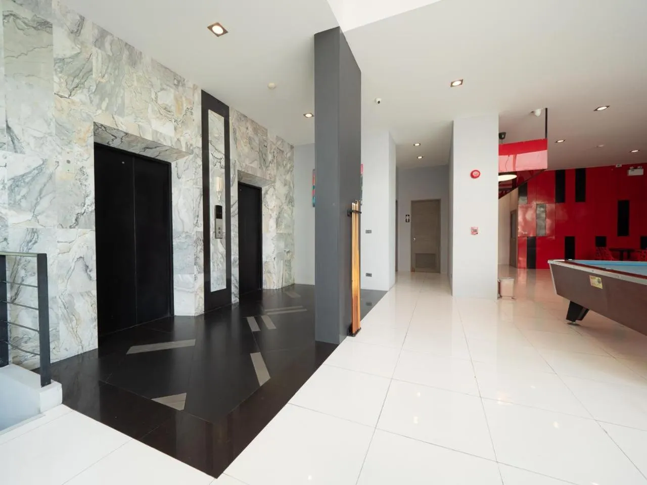 Communal lounge/ TV room, Bed in Neon Patong