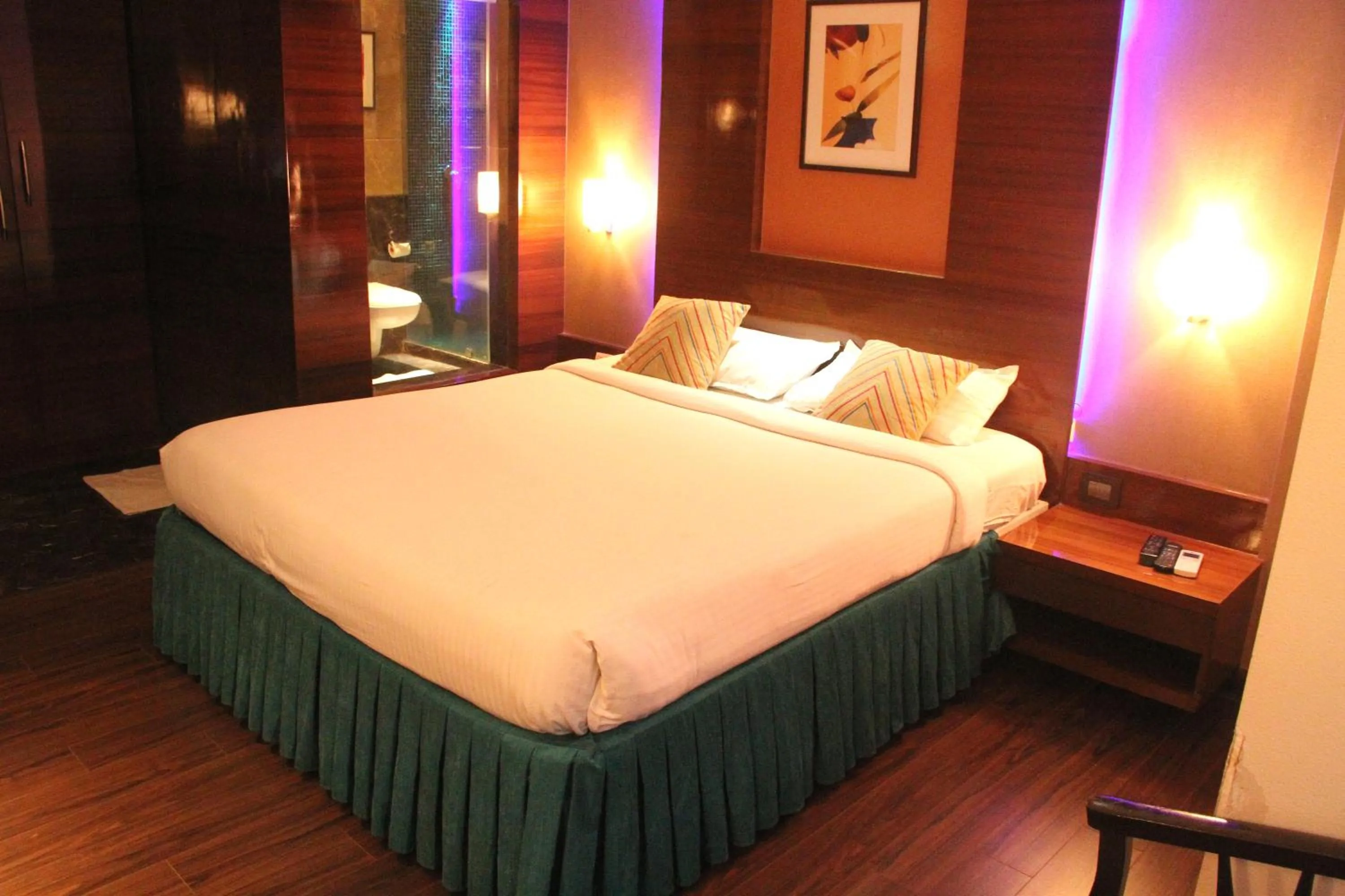 Photo of the whole room, Bed in Privilege Inn